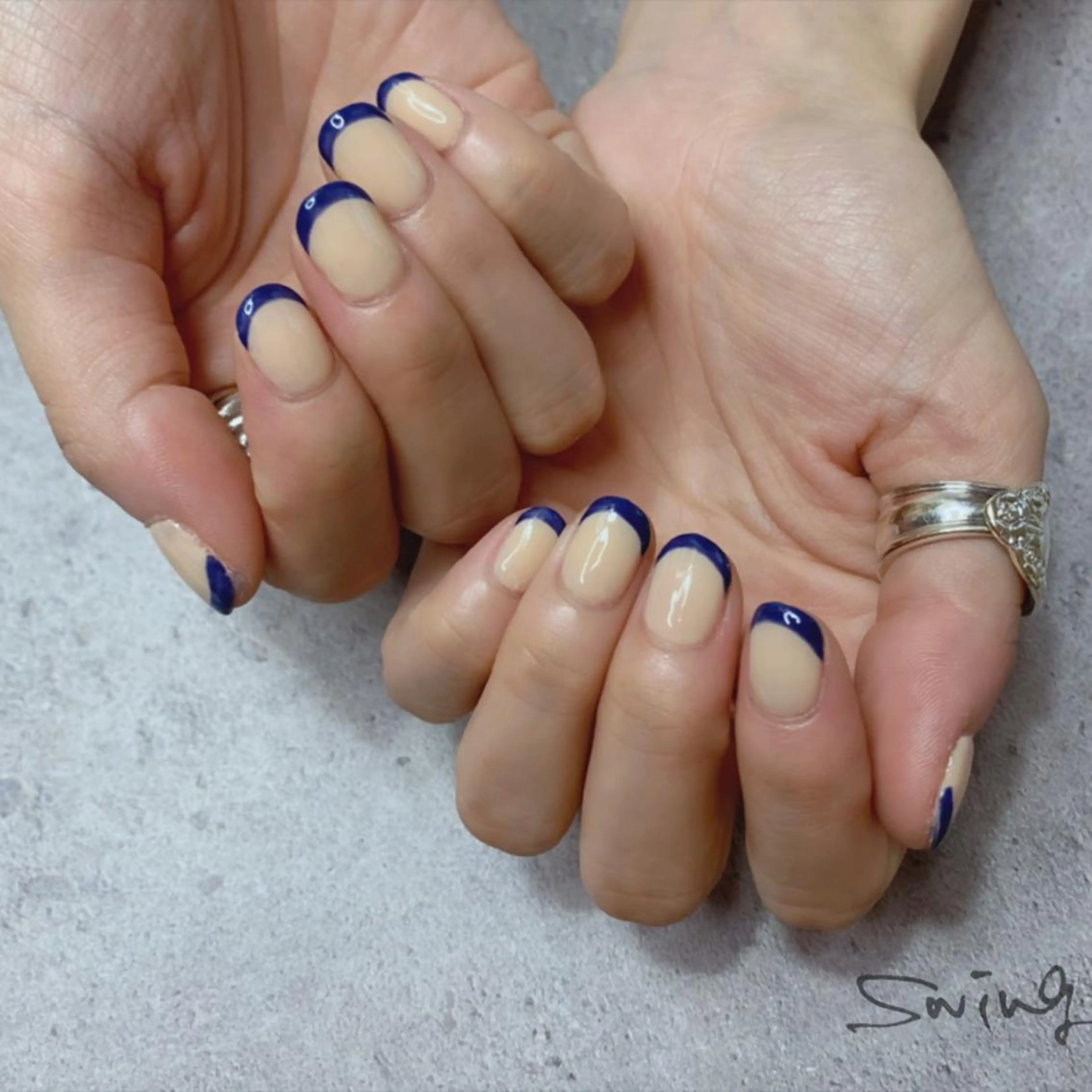 ネイル フレンチネイル ネイビー シンプルネイル ハンドネイル SWING Nail Salon所属・Yoshida Takakoのネイルデザイン