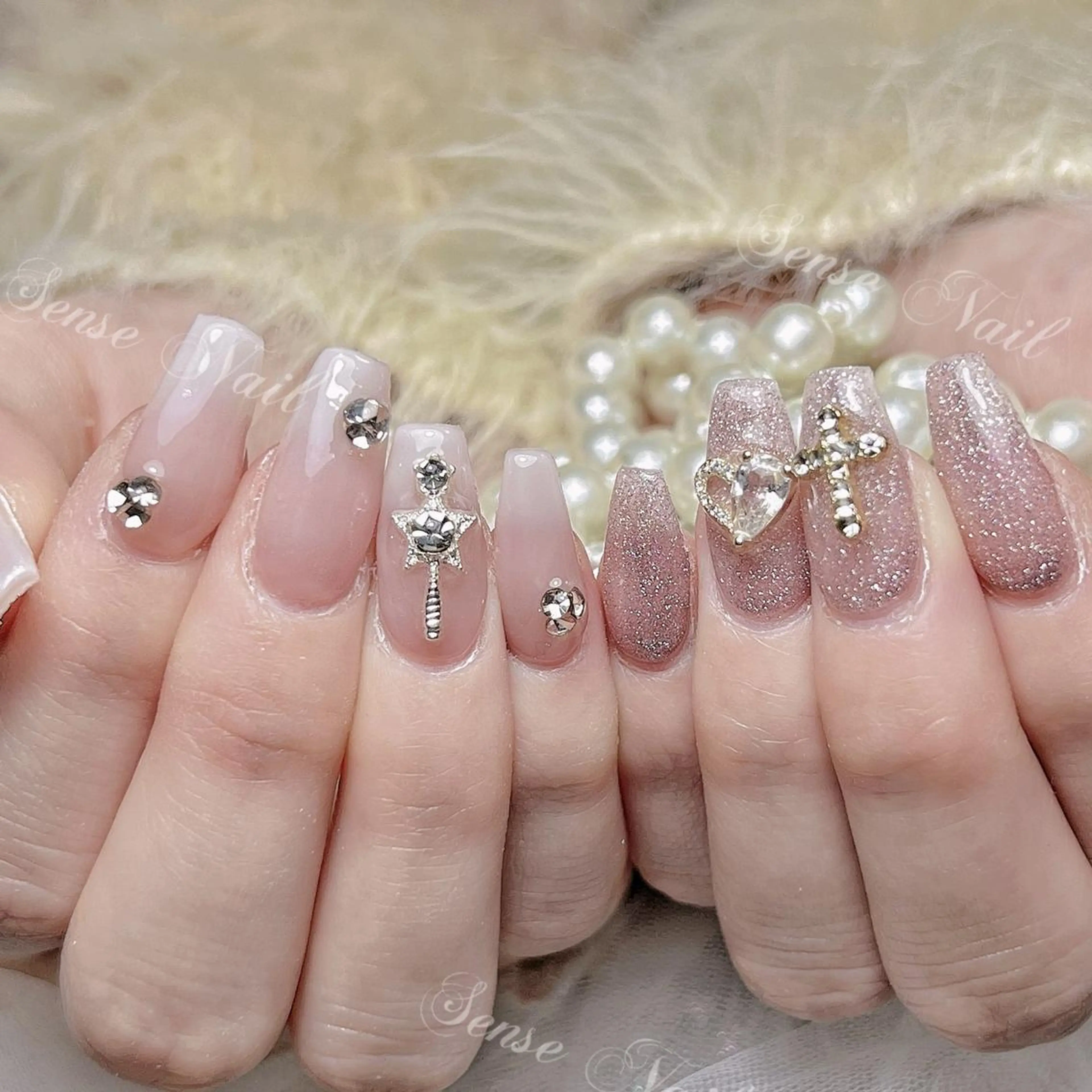 ネイル Queening 🦋のネイルデザイン