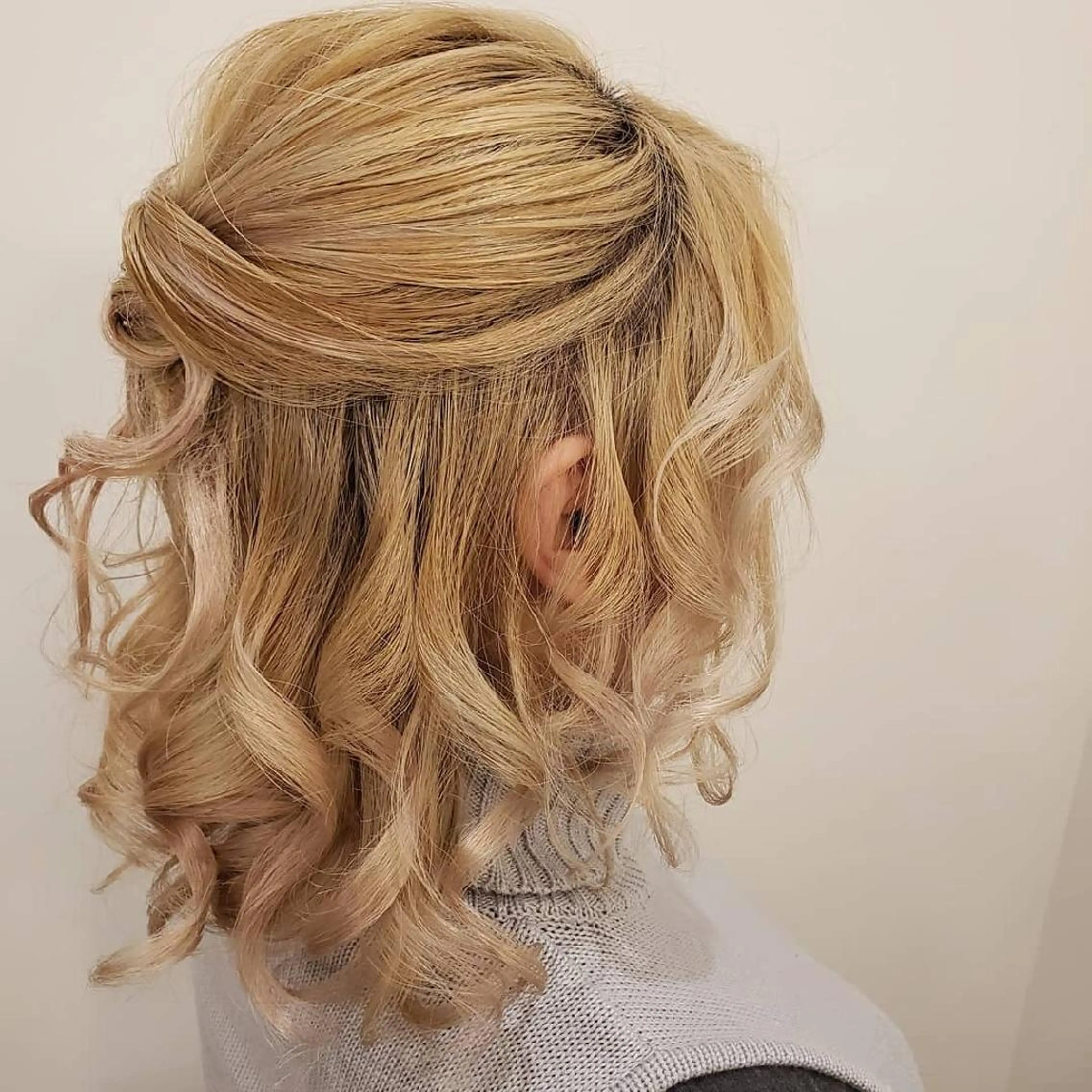 ヘアアレンジ EMANON名古屋所属・美谷添（ミヤゾエ） まどか大人ヘアサロンのヘアスタイル