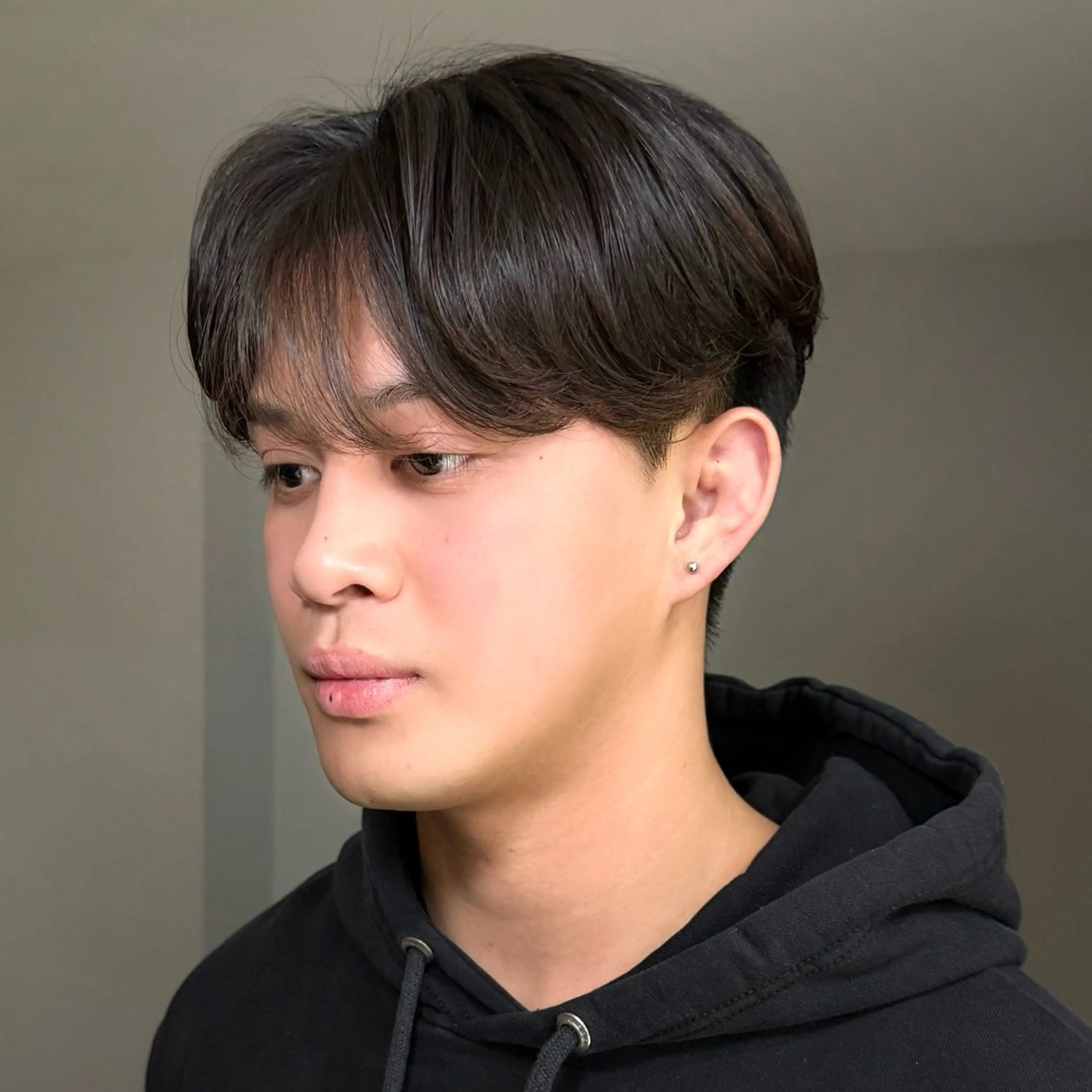 メンズ センターパート ダウンパーマ フェザーパーマ メンズ韓国風 マッシュ カット GO TODAY シェアサロン原宿 Verno所属・センターパート特化/ メンズカット/ヒロキのヘアスタイル