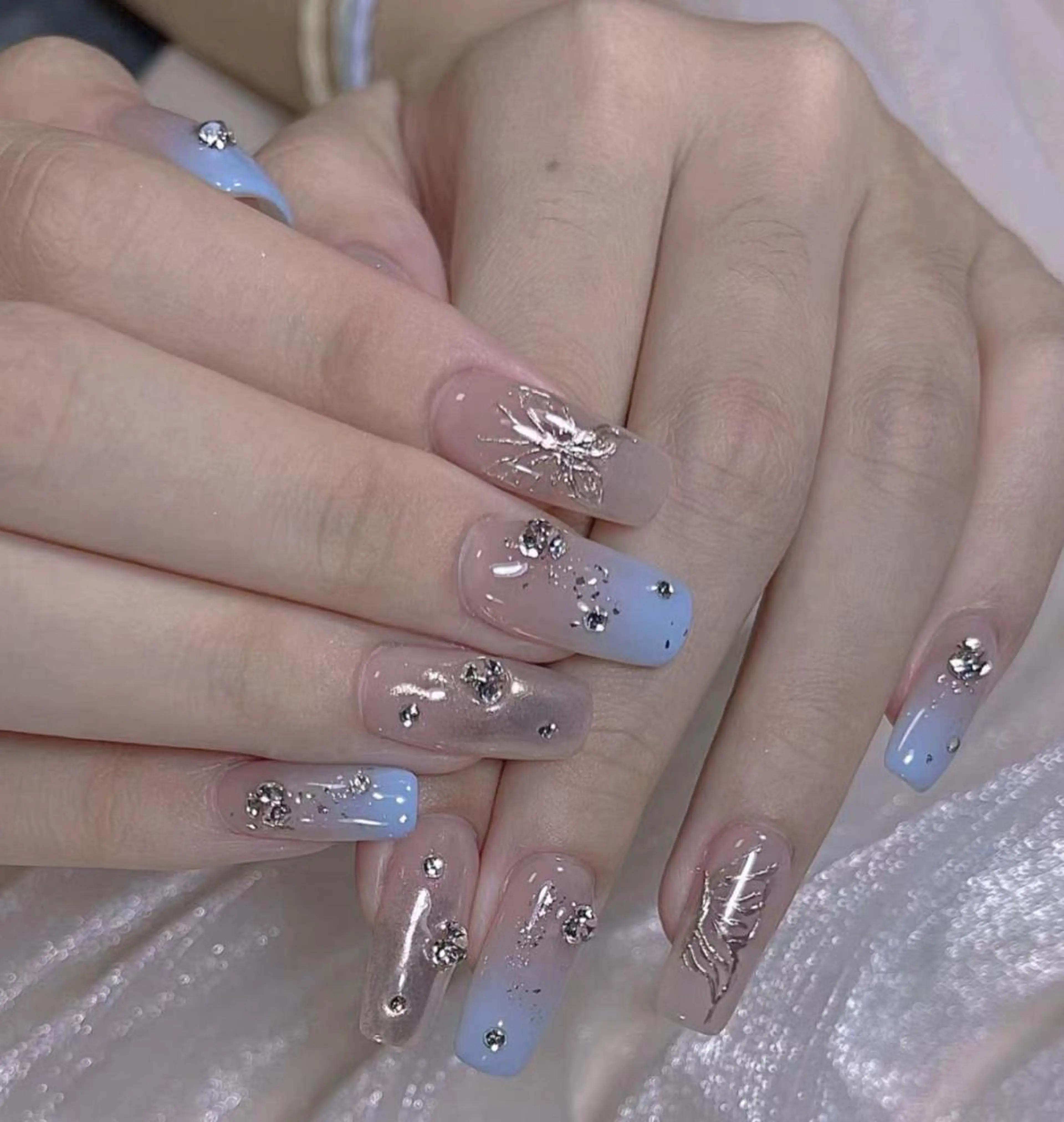 ネイル アートネイル 長さ出し ネイルチップ Queens テイのネイルデザイン