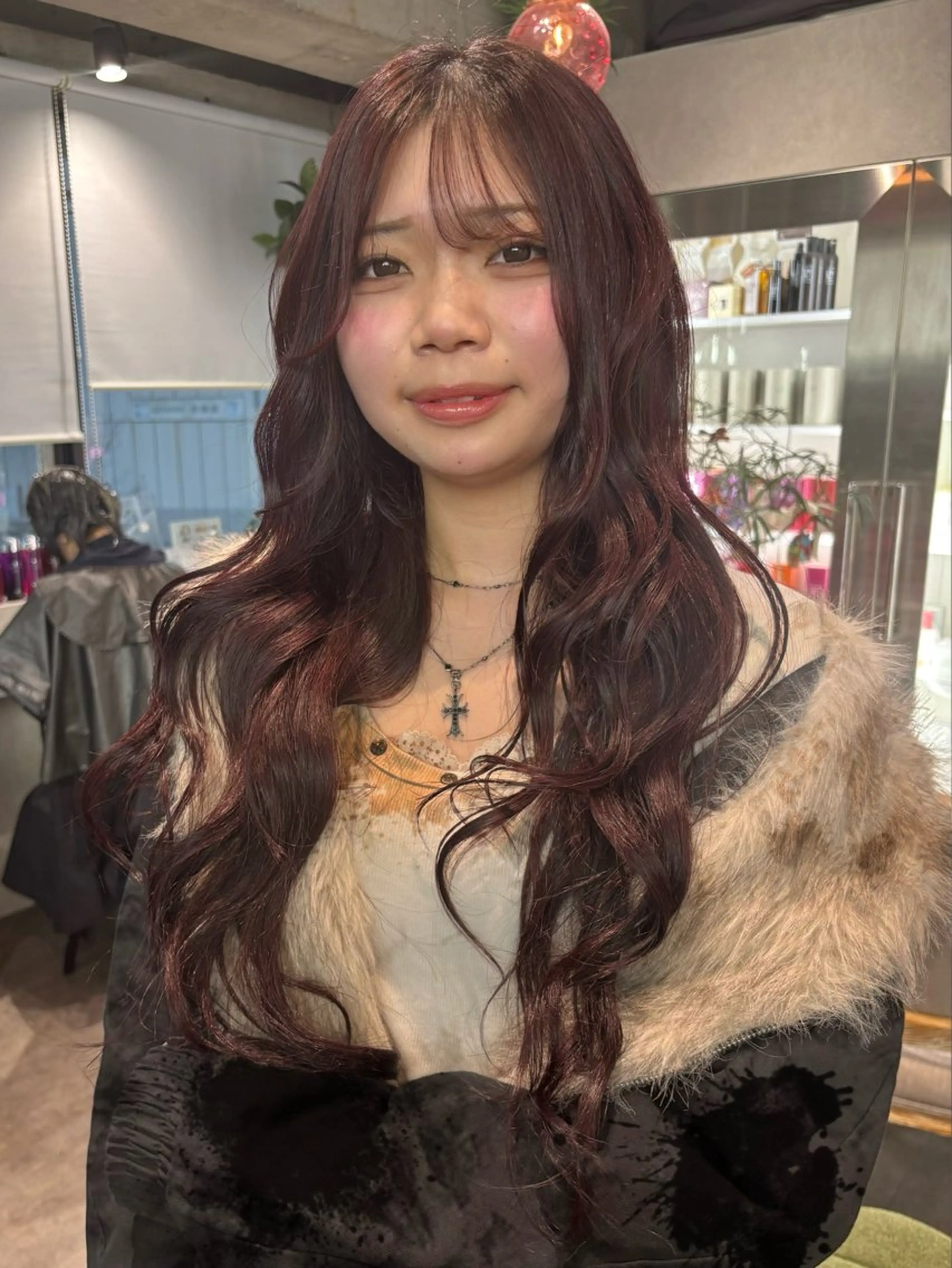 ロング カラー ヘアアレンジ 切りっぱなしボブ ブリーチ ボルドーカラー ブラウンカラー ダブルカラー ヘアカラー iona/ハイトーン /ネイルのネイルデザイン