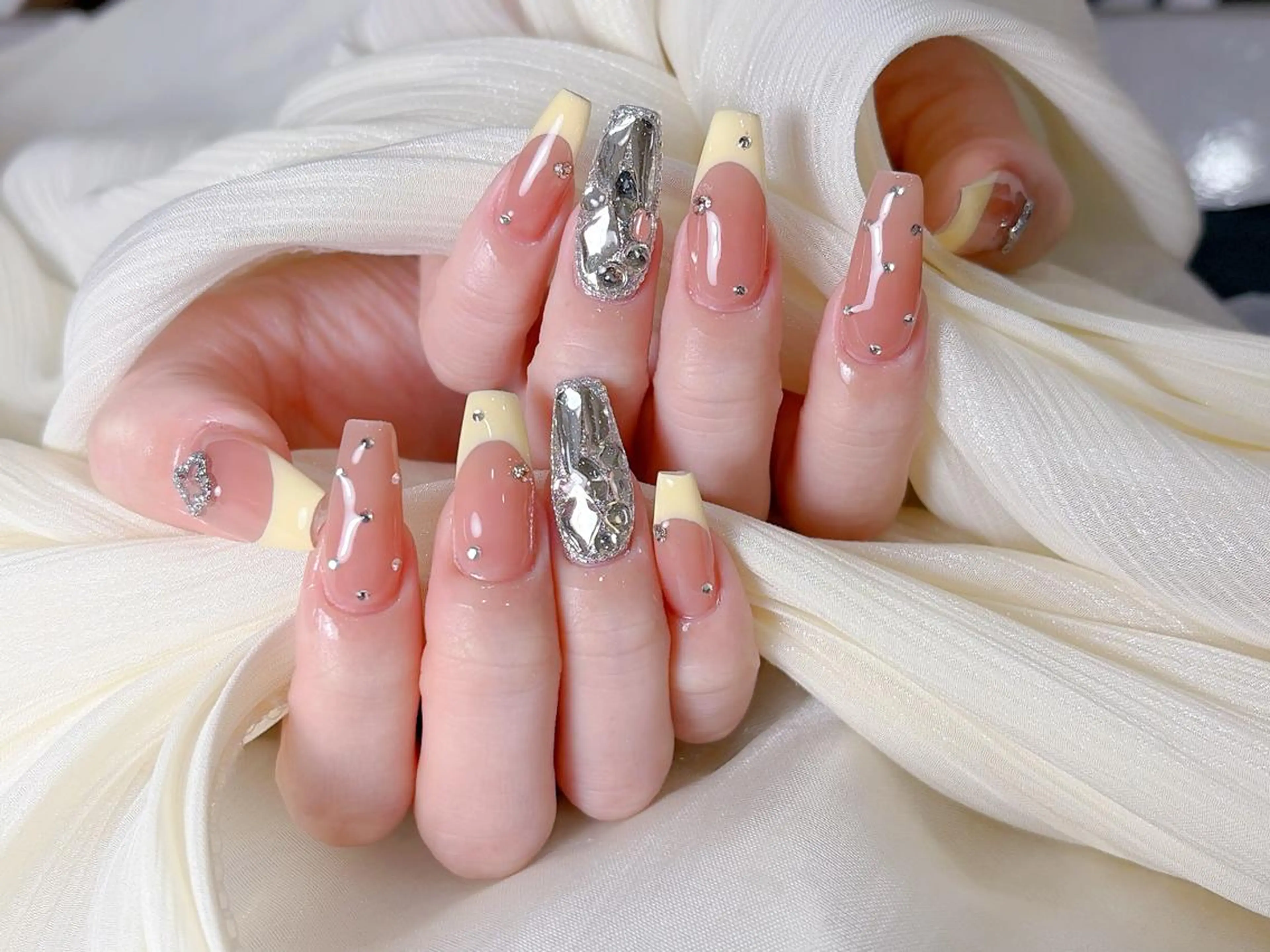 ネイル カジュアル チークネイル フレンチネイル ジェルネイル ガーリー ハンドネイル ハンドケア Di moのネイルデザイン