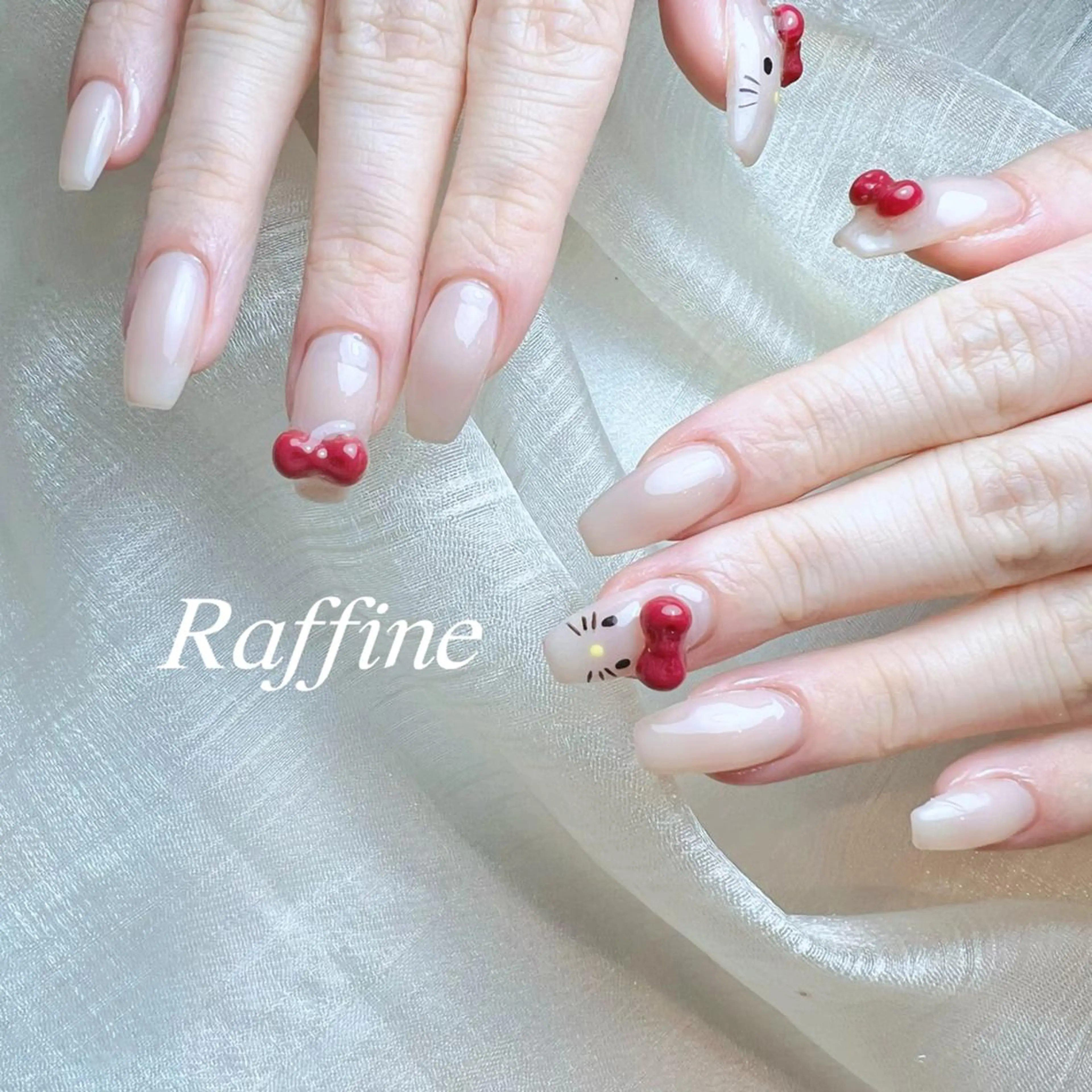 ネイル ハンドネイル RAFFINE 月🦋🩵のネイルデザイン