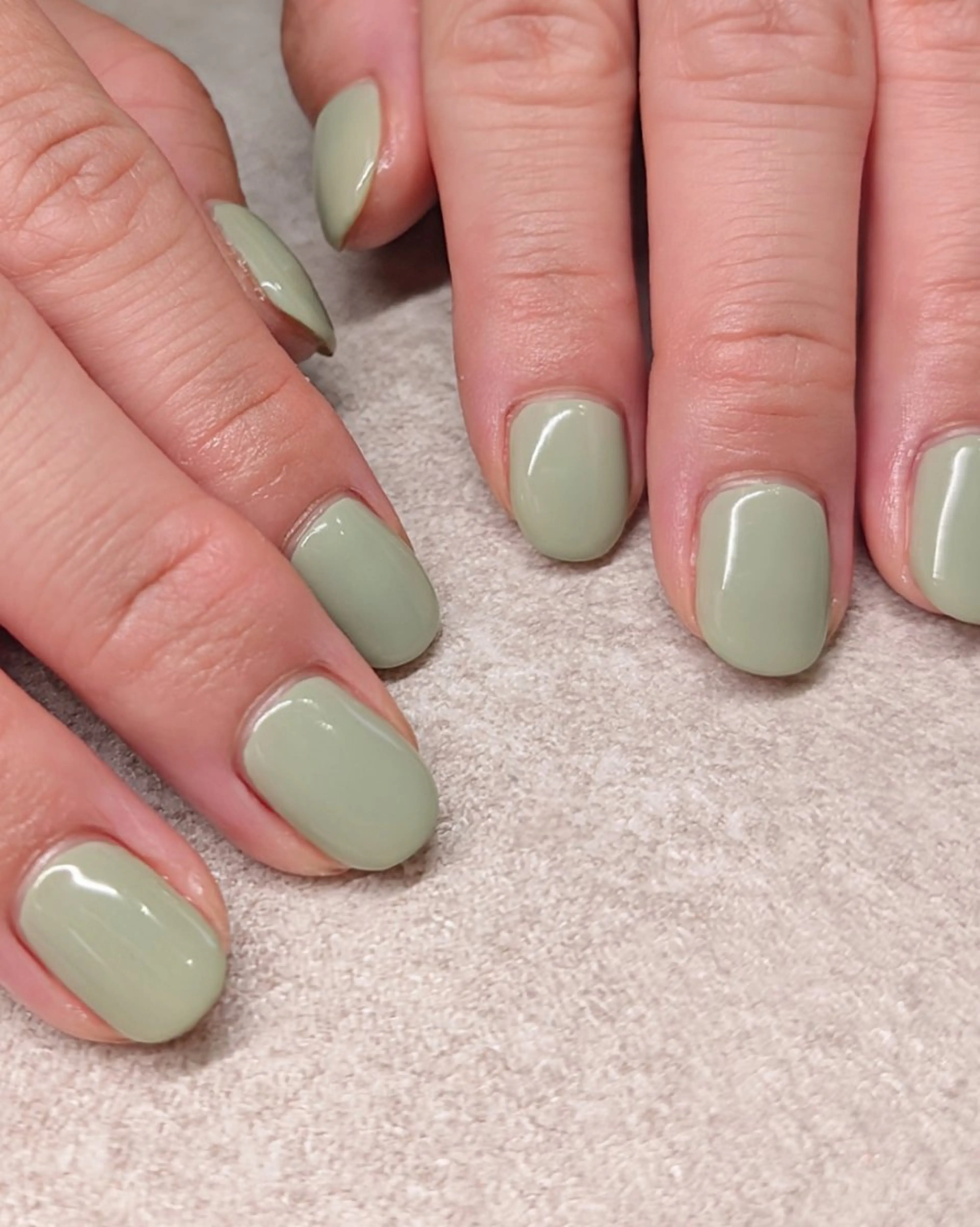 ネイル カジュアル ピスタチオネイル ハンドネイル FIKA 折戸のネイルデザイン