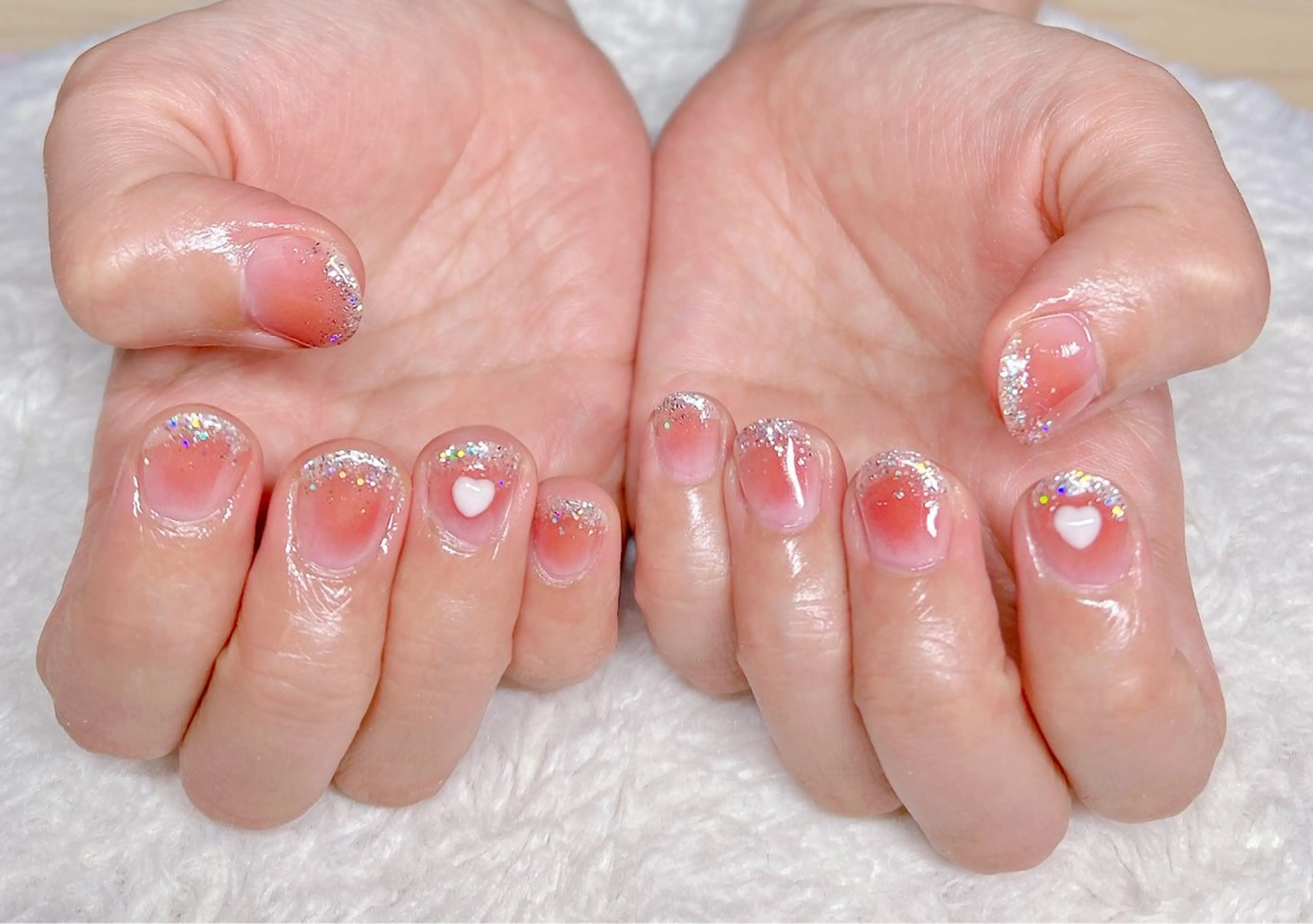 ネイル チークネイル ハート 韓国ネイル ラメ(グリッター) ラメグラデーション ハンドネイル ハンドケア kaenail 瑞江のネイルデザイン