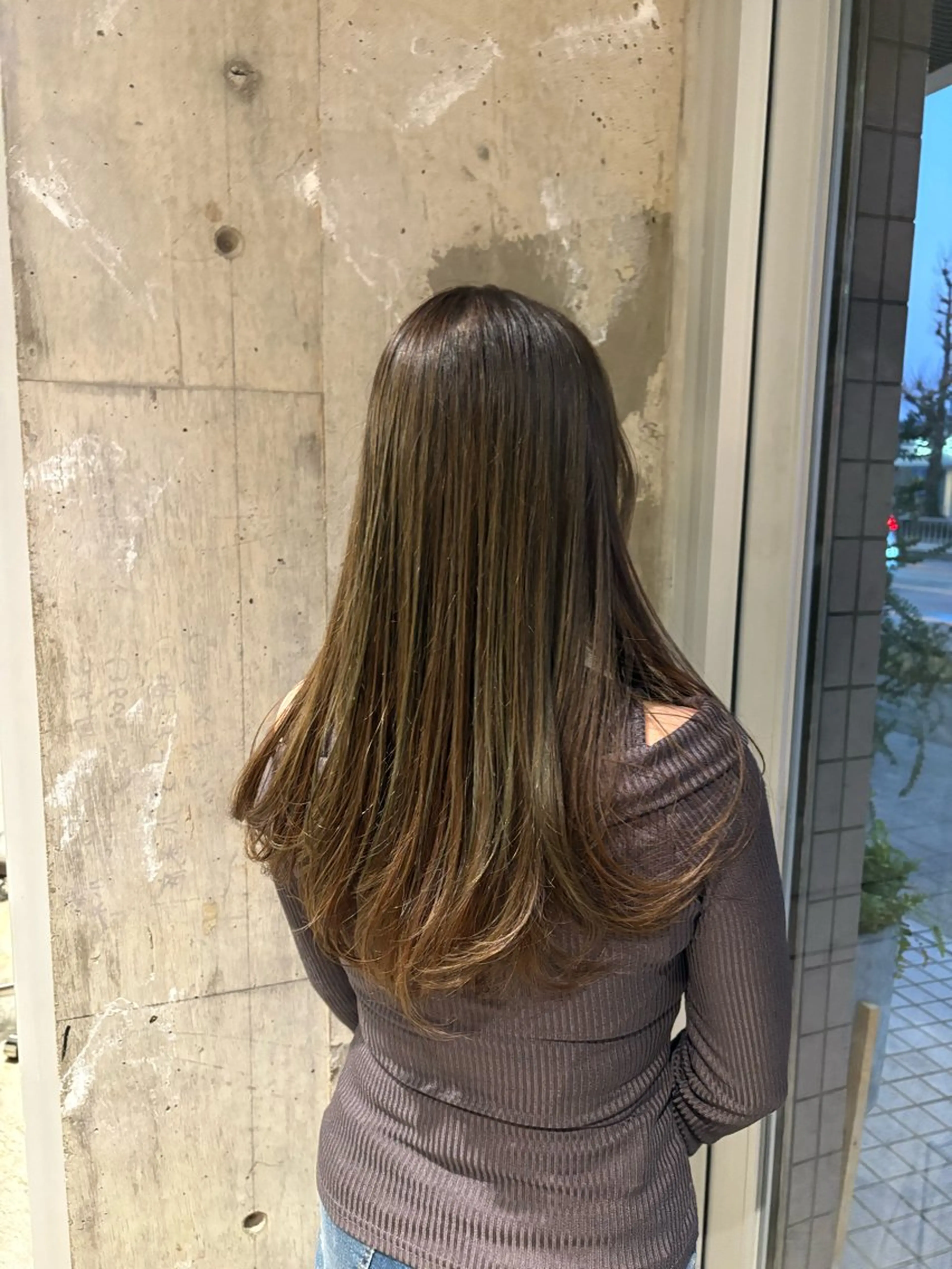 カラー オリーブカラー BUSH所属・BUSH なかじませりなのヘアスタイル