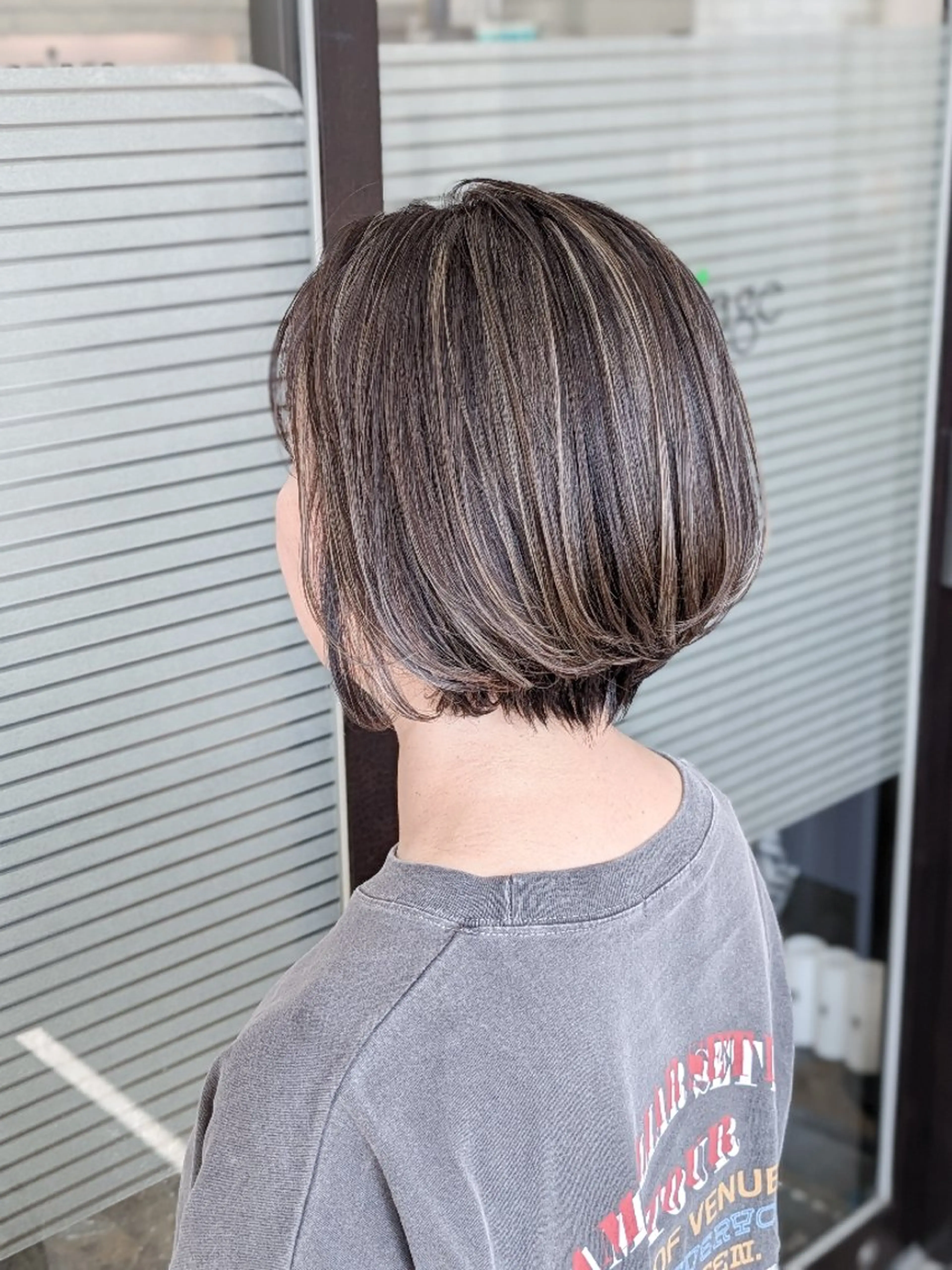 ショート カラー アッシュ アッシュブラウン ブラウンカラー ハイライトカラー ハイライト カット ヘアカラー sepiage trois所属・酒井 亜希のヘアスタイル