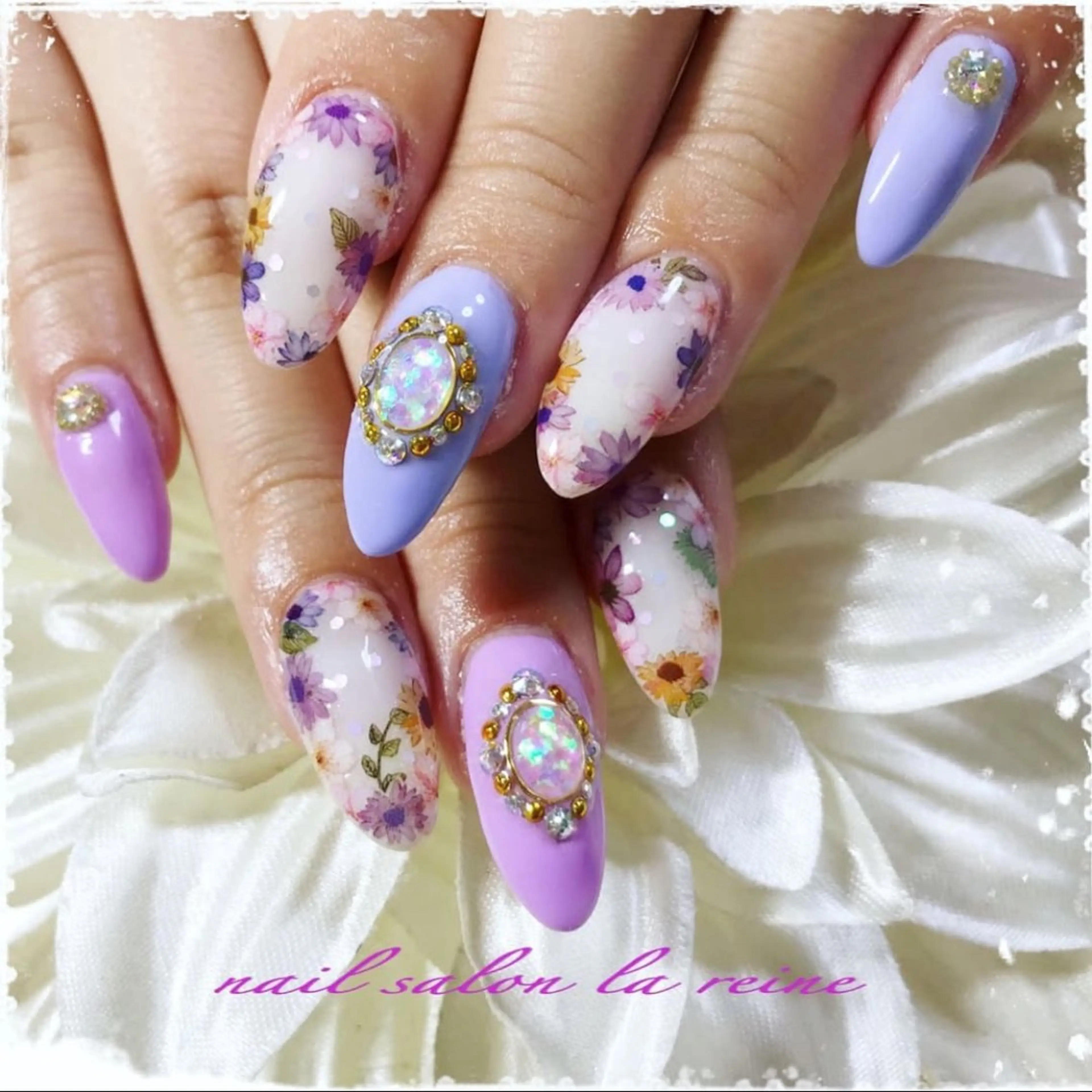 ネイル フラワーネイル ハンドネイル nail salon  la reine所属・nail salon la reineのネイルデザイン