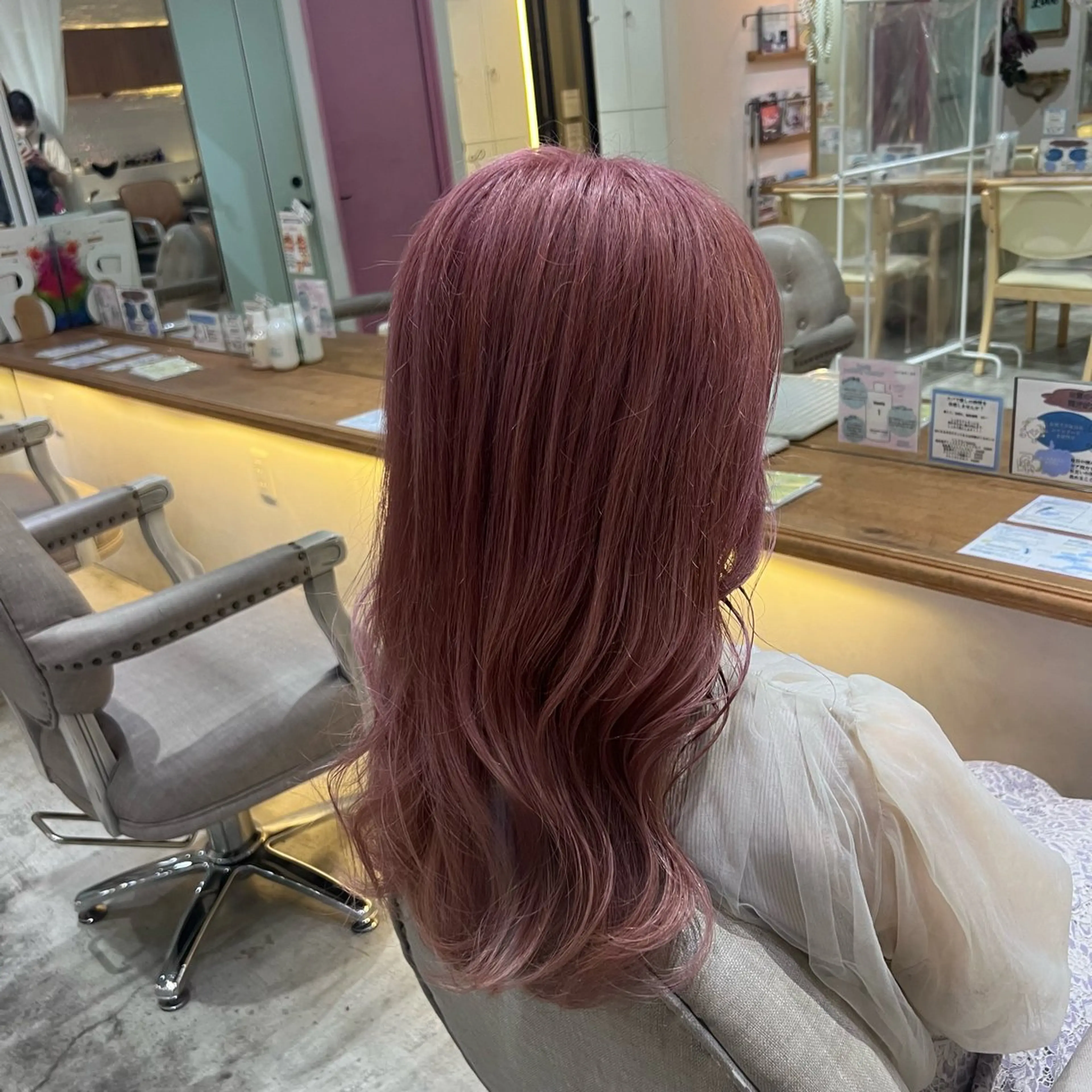 カラー 喜友名 ウララのヘアスタイル