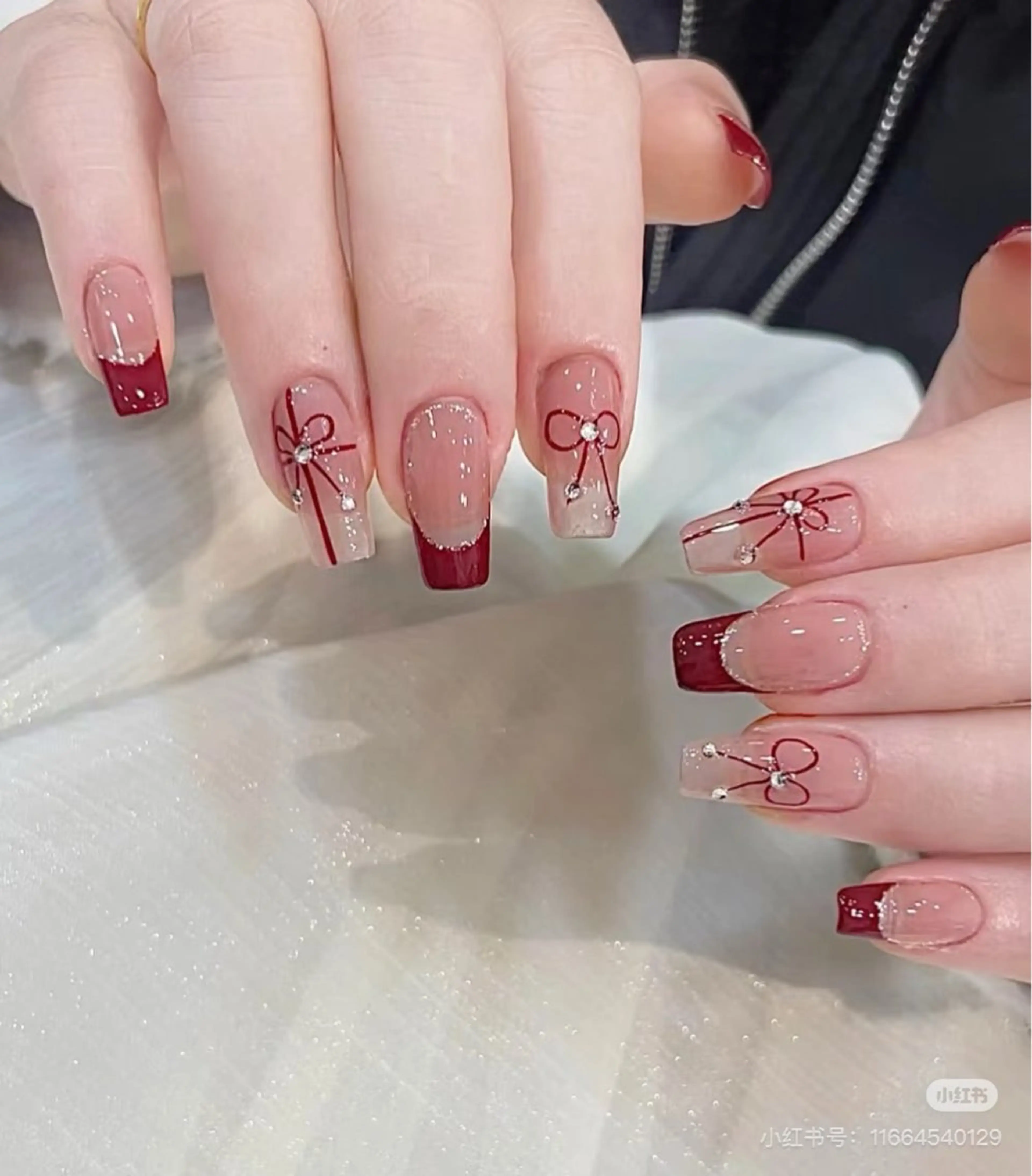 ネイル 成人式 ロングネイル マグネットネイル 大理石ネイル(マーブル) リボン ハンドネイル MoMoA Nail ネイル長さ出し専門店のネイルデザイン