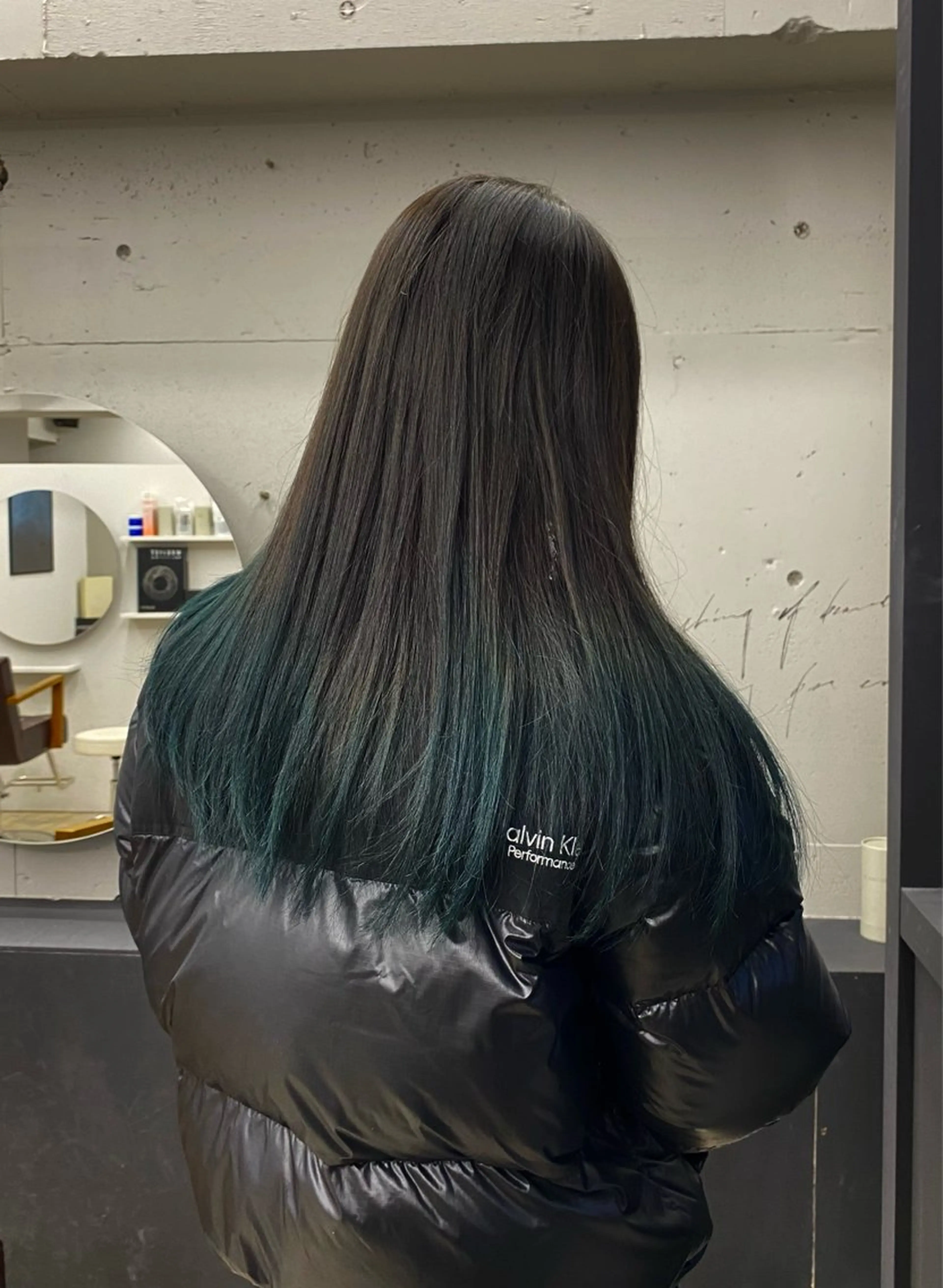 ロング カラー ブリーチ グラデーションカラー カット ヘアカラー juve.中央町店所属・栗林 流希のヘアスタイル