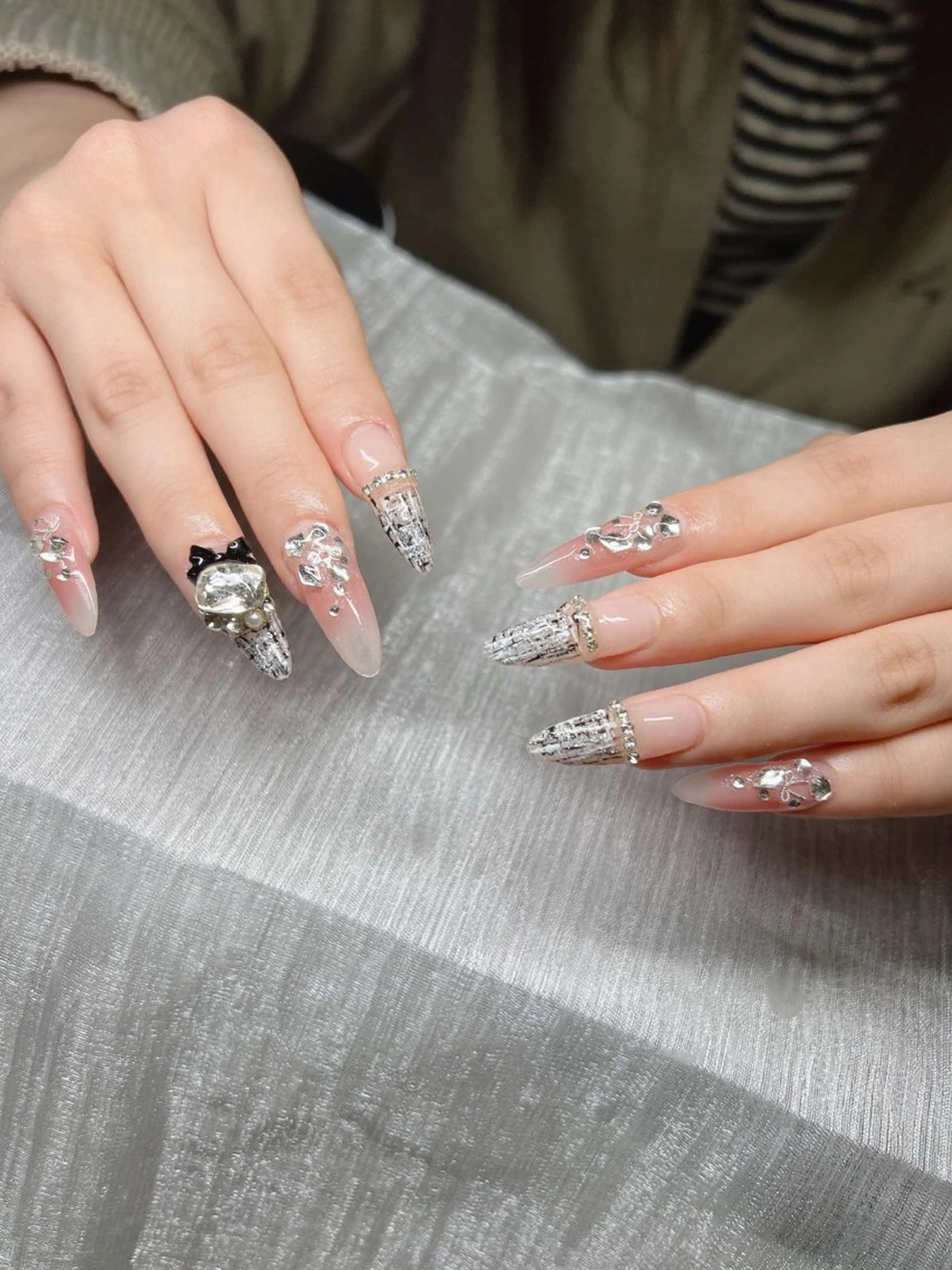 ネイル オーロラネイル チークネイル 長さ出し フットネイル フレンチネイル Lee Nails チップ長さだし専門店のネイルデザイン