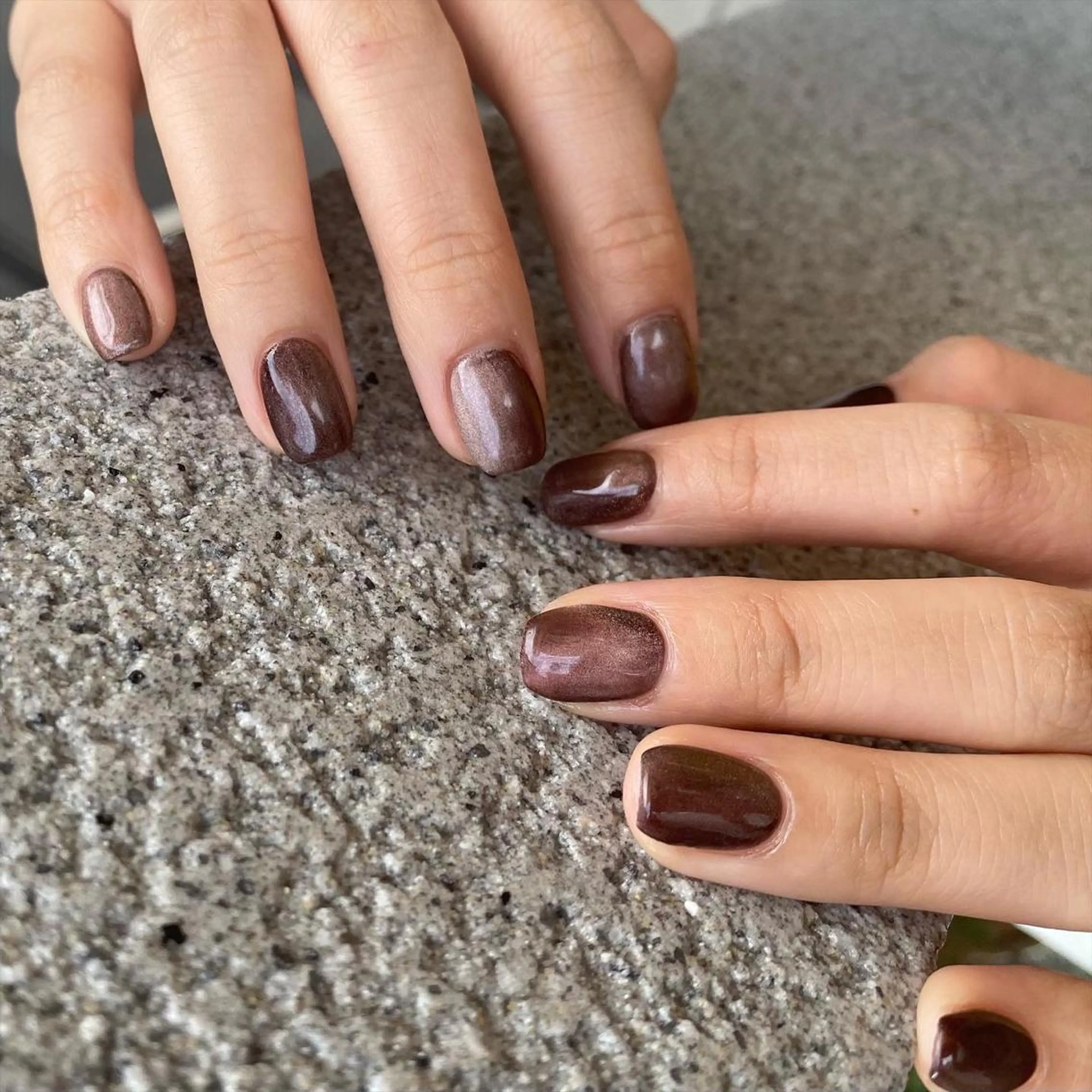 ネイル ブラウン ピンク ハンドネイル nable.所属・栗林 実莉のネイルデザイン