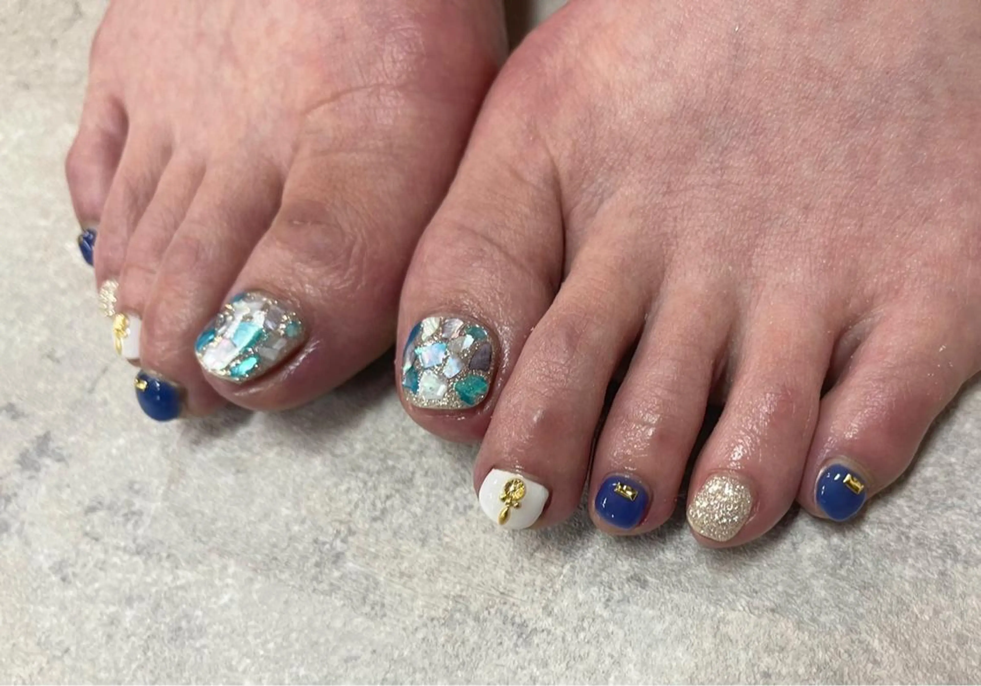 ネイル フットネイル ネイビー ホワイト ハンドネイル ハンドケア FASTNAIL PLUS 新宿店のネイルデザイン