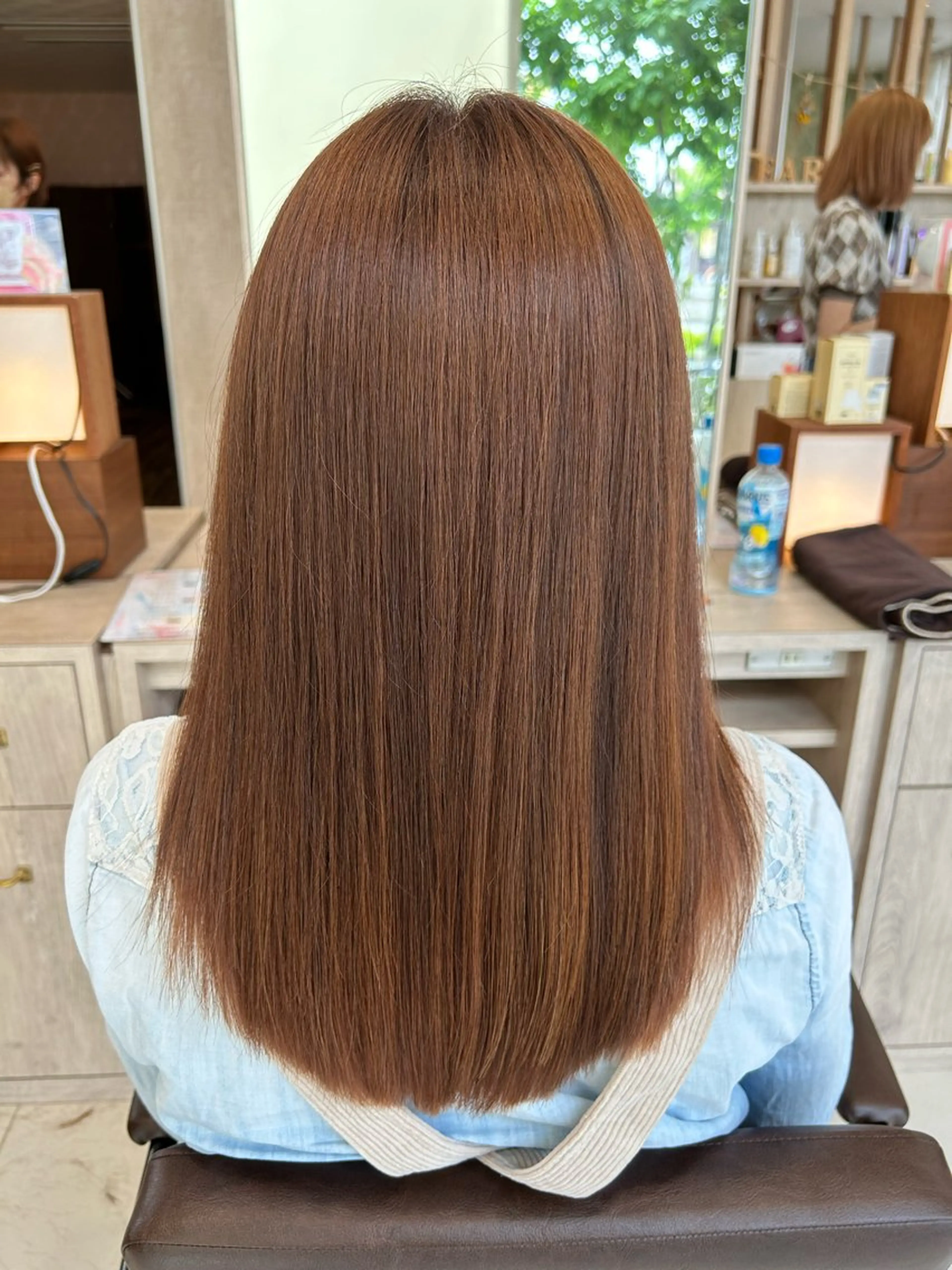 セミロング オガタ アキのヘアスタイル