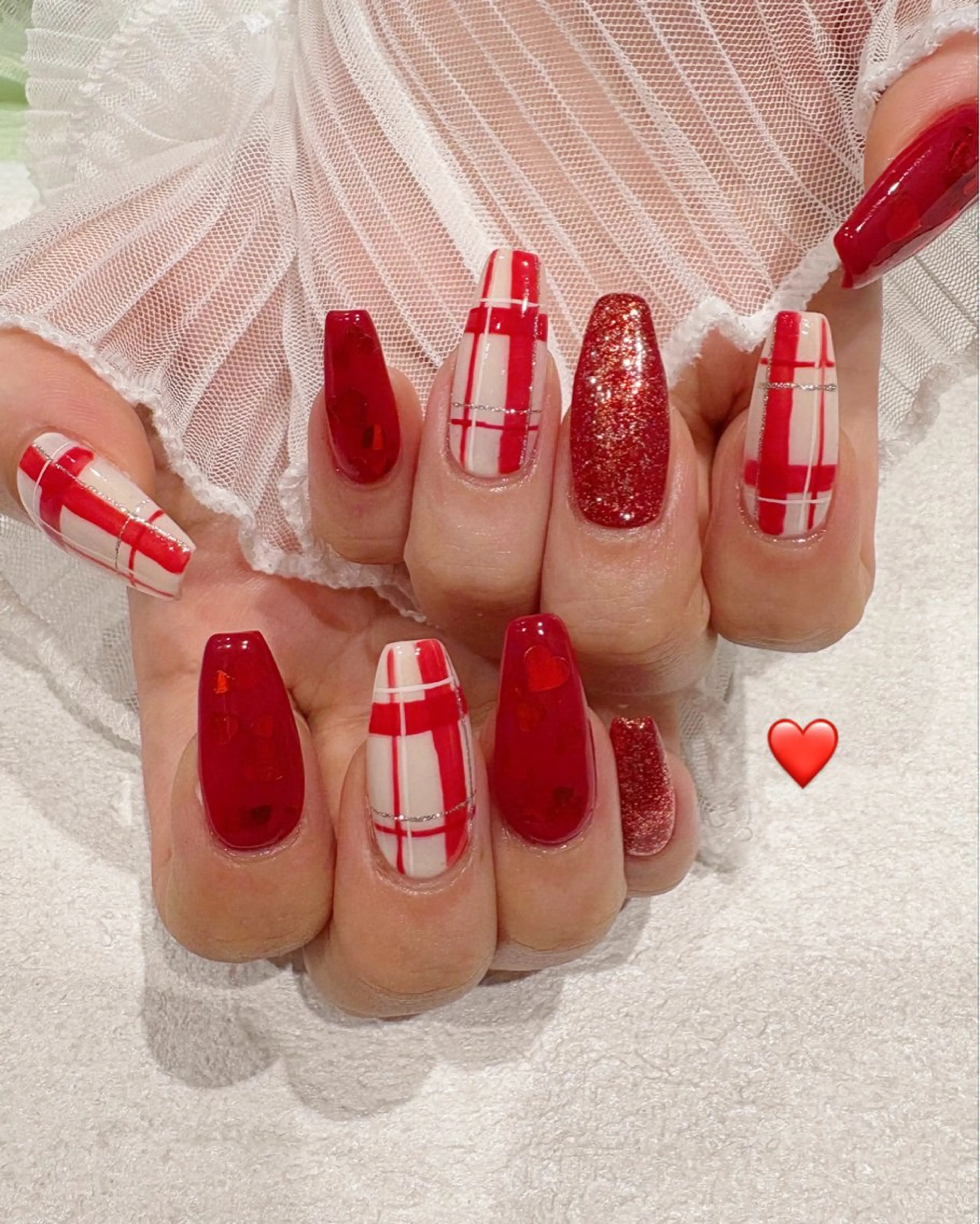 ネイル 赤色 ハンドネイル She nail studio 原宿所属・パラジェル有/ スカルプ/mahoのネイルデザイン