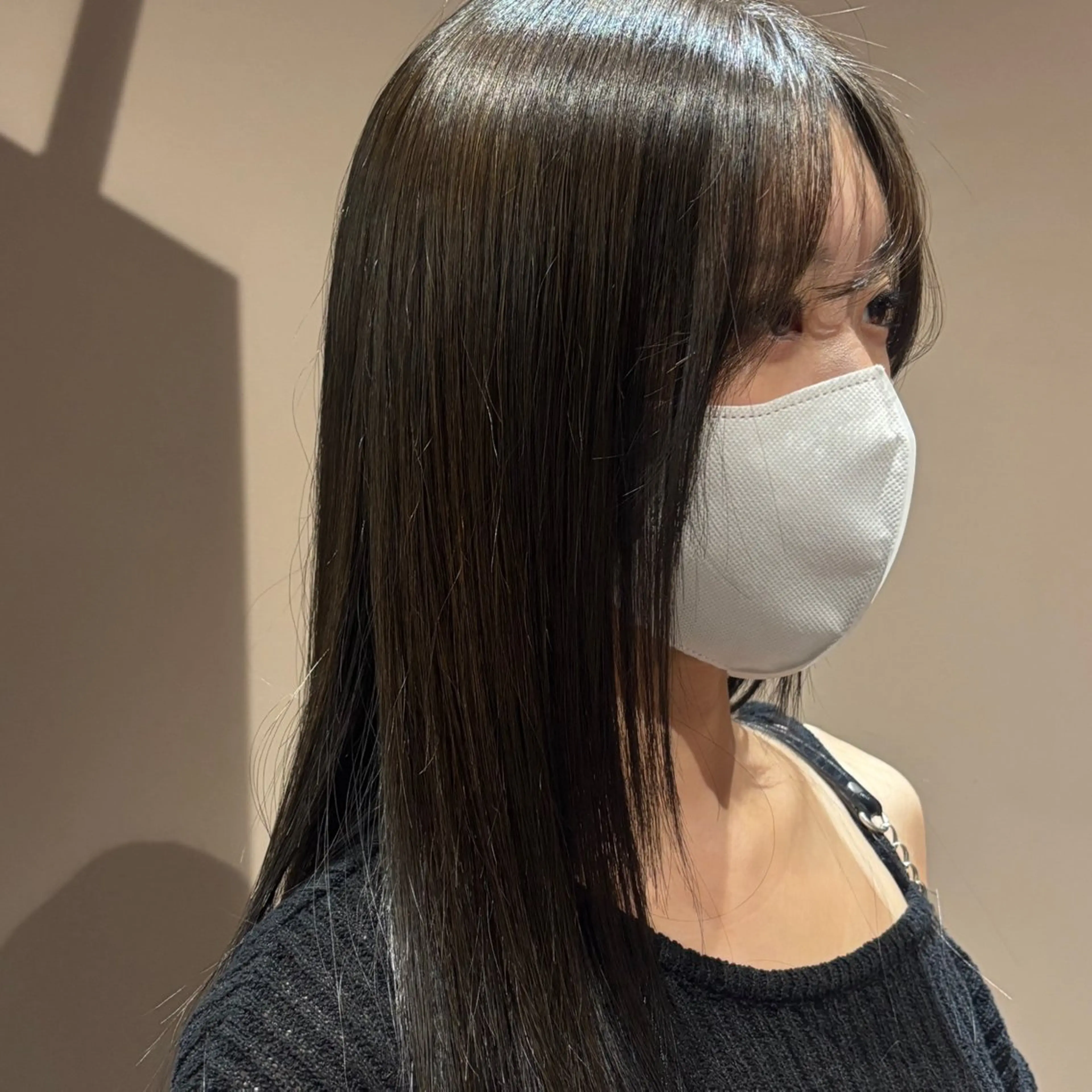 ロング カラー オリーブカラー ヘアカラー HIBIKI / ブリーチモデルのヘアスタイル