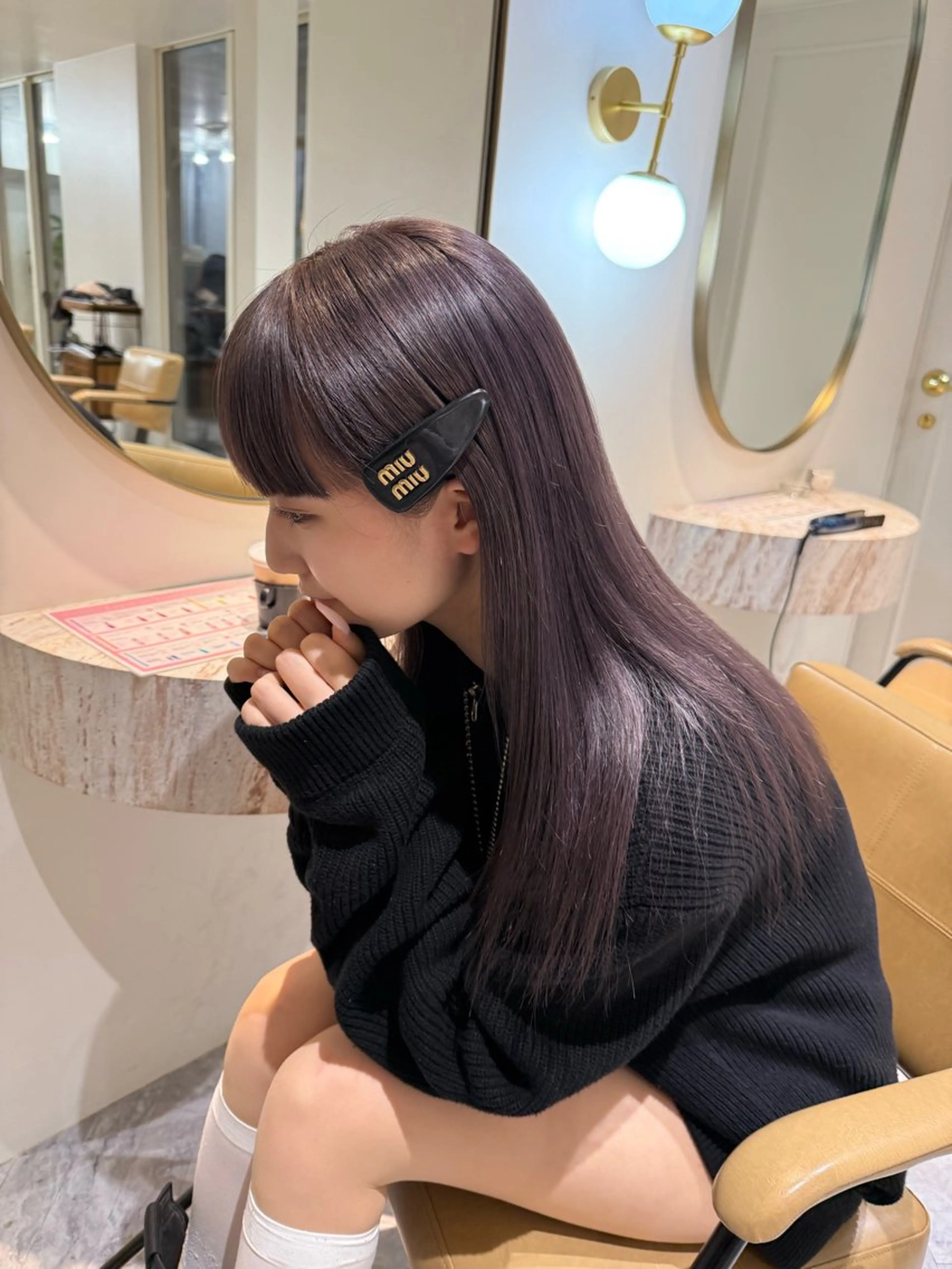 ロング ミルクティー× グレージュMOMOのヘアスタイル