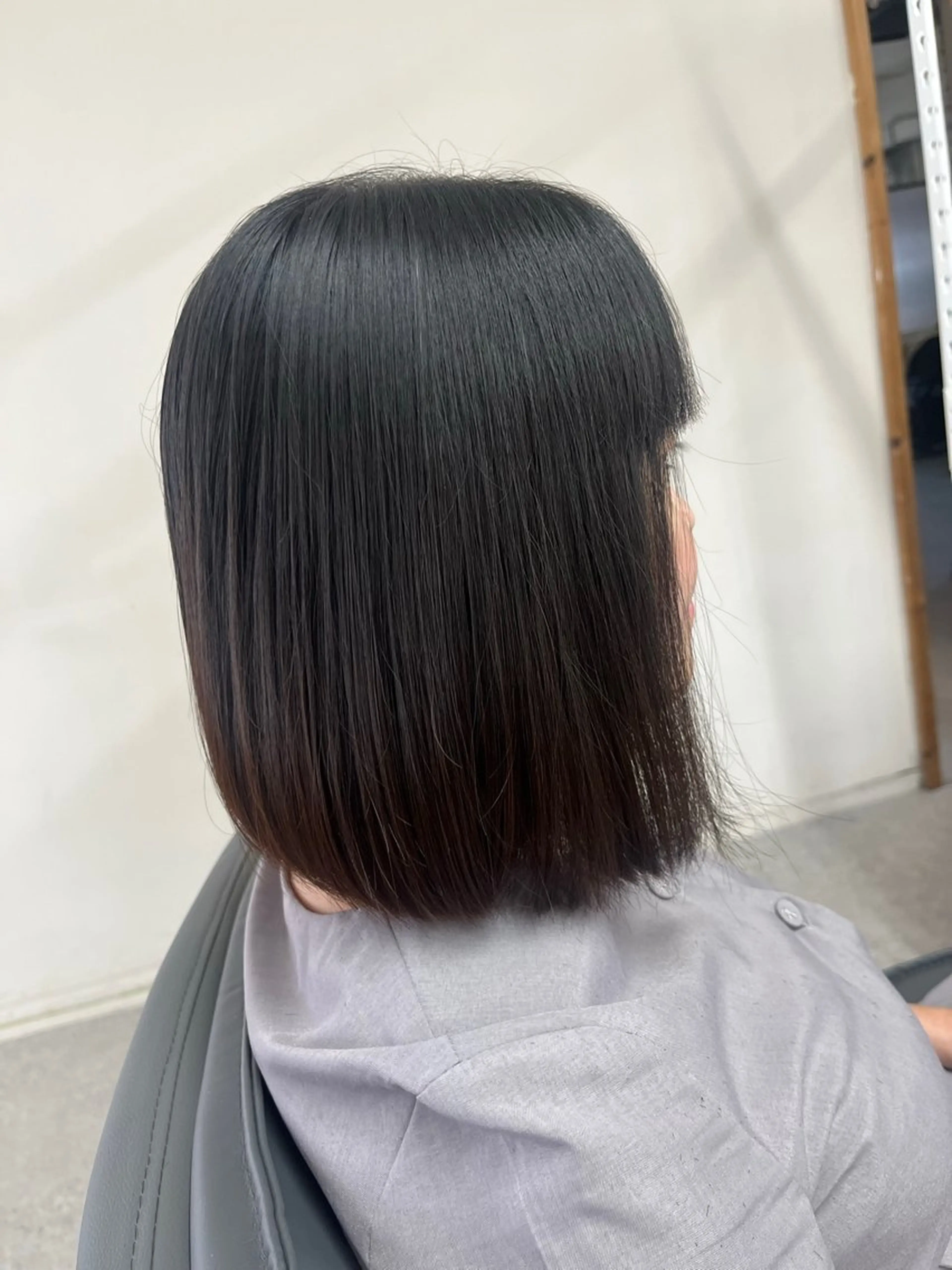 ミディアム カラー 腰越 麻奈のヘアスタイル