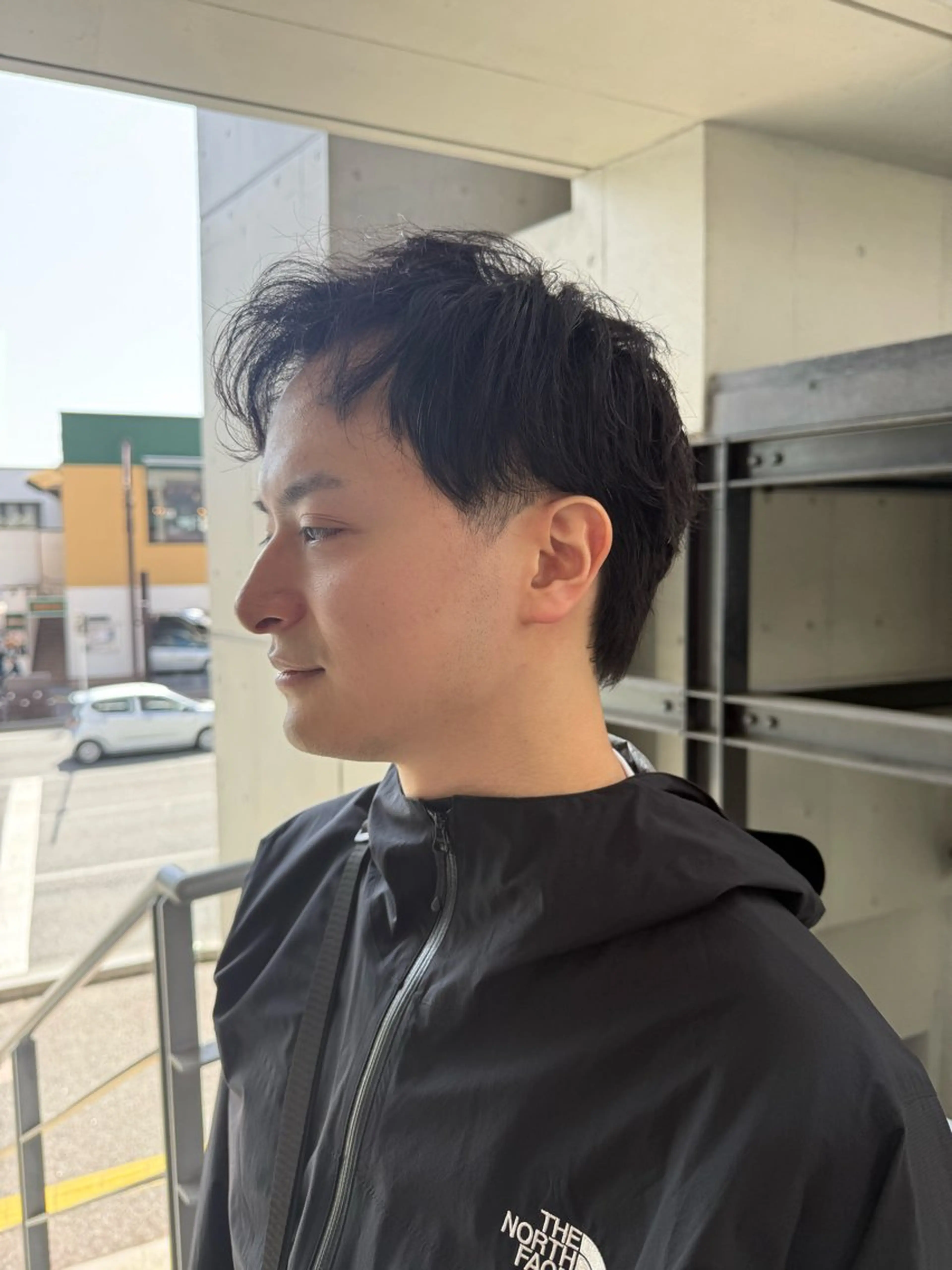 ショート パーマ メンズ センターパート ダウンパーマ フェザーパーマ メンズハイライト メンズ韓国風 藤崎百道メンズカット Zina/森井唯央のヘアスタイル