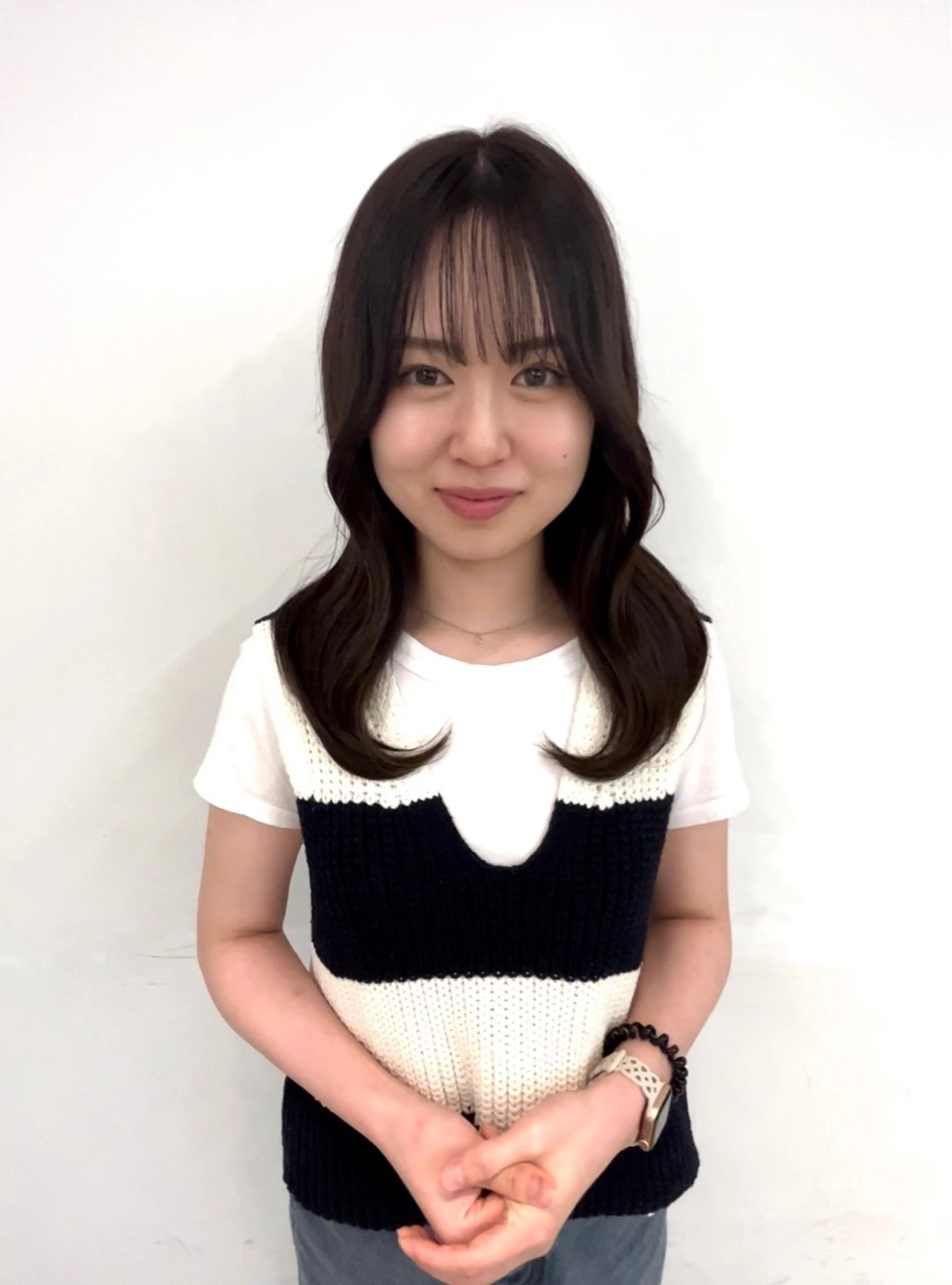 セミロング くびれヘア 韓国風ヘア レイヤーカット 小顔カット 似合わせカットが 得意な美容師のヘアスタイル