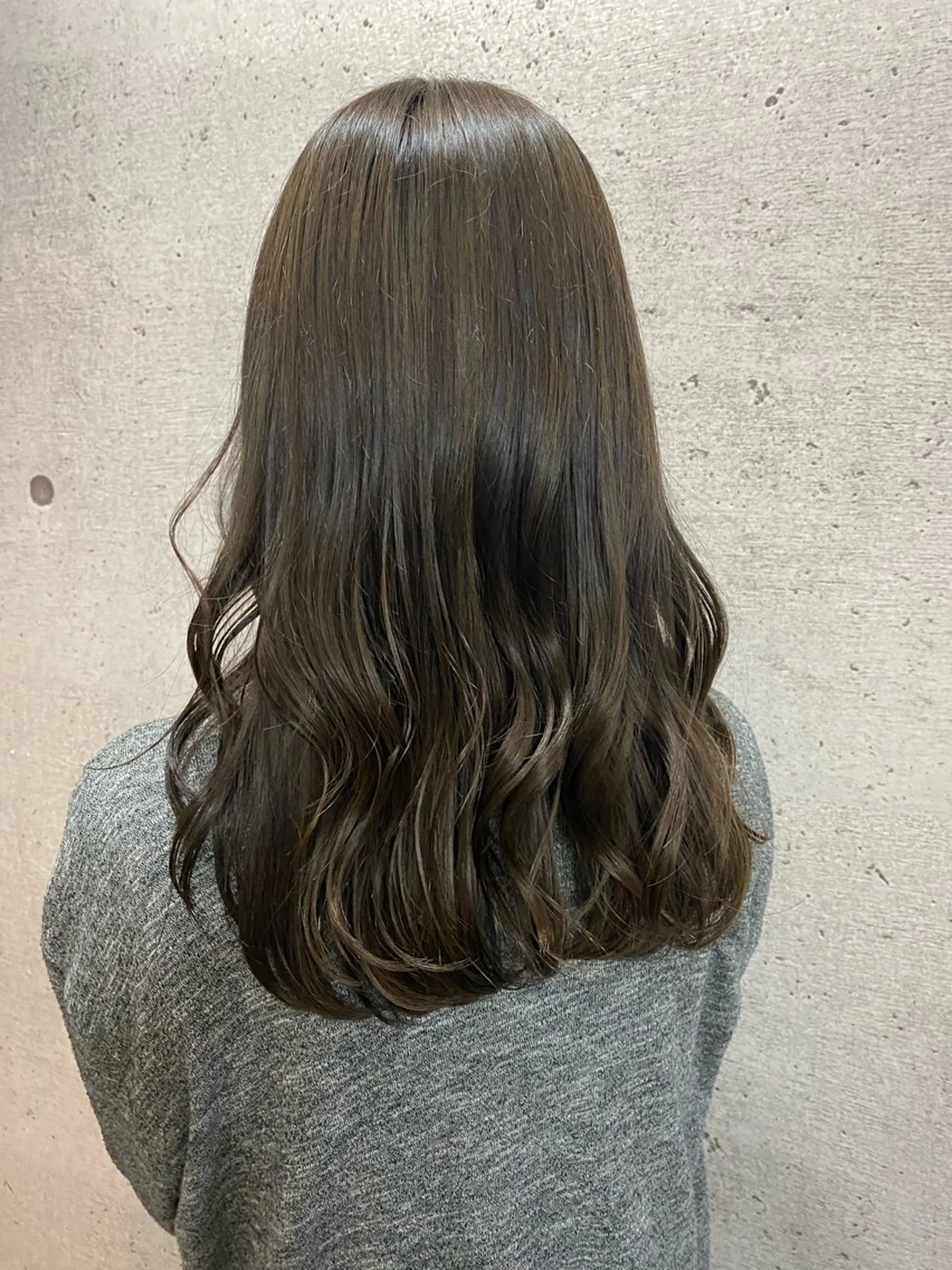 セミロング カラー グレージュ カーキグレージュ オリーブカラー ヘアカラー トリートメント Day&Night 粋所属・【天神／大名】 Honoka．のヘアスタイル