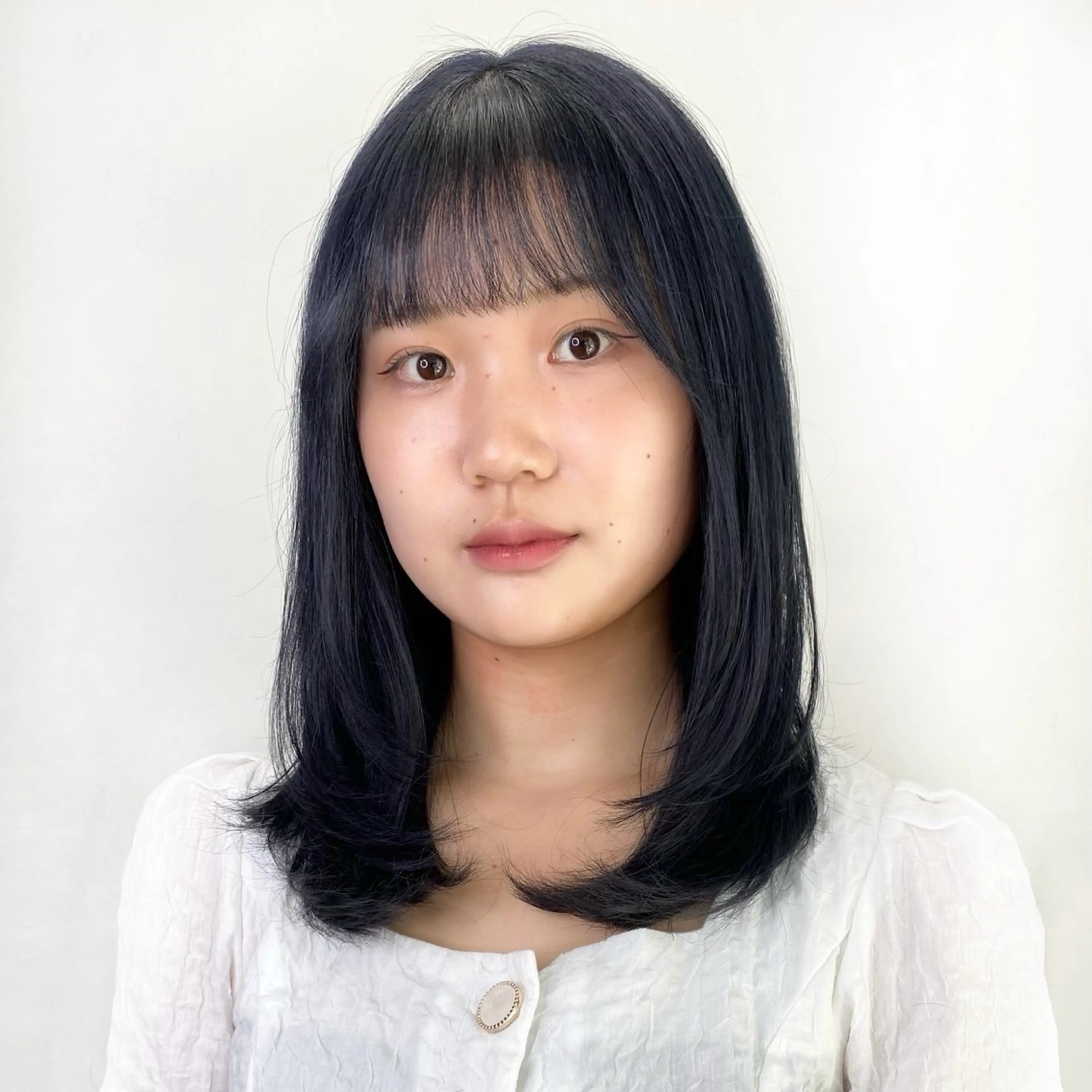 セミロング カラー ヘアアレンジ 黒髪 ブルーカラー ブルーブラック ネイビーカラー 髪質改善 カット ヘアカラー トリートメント 韓国ヘア×髪質 改善🇰🇷シオリのヘアスタイル