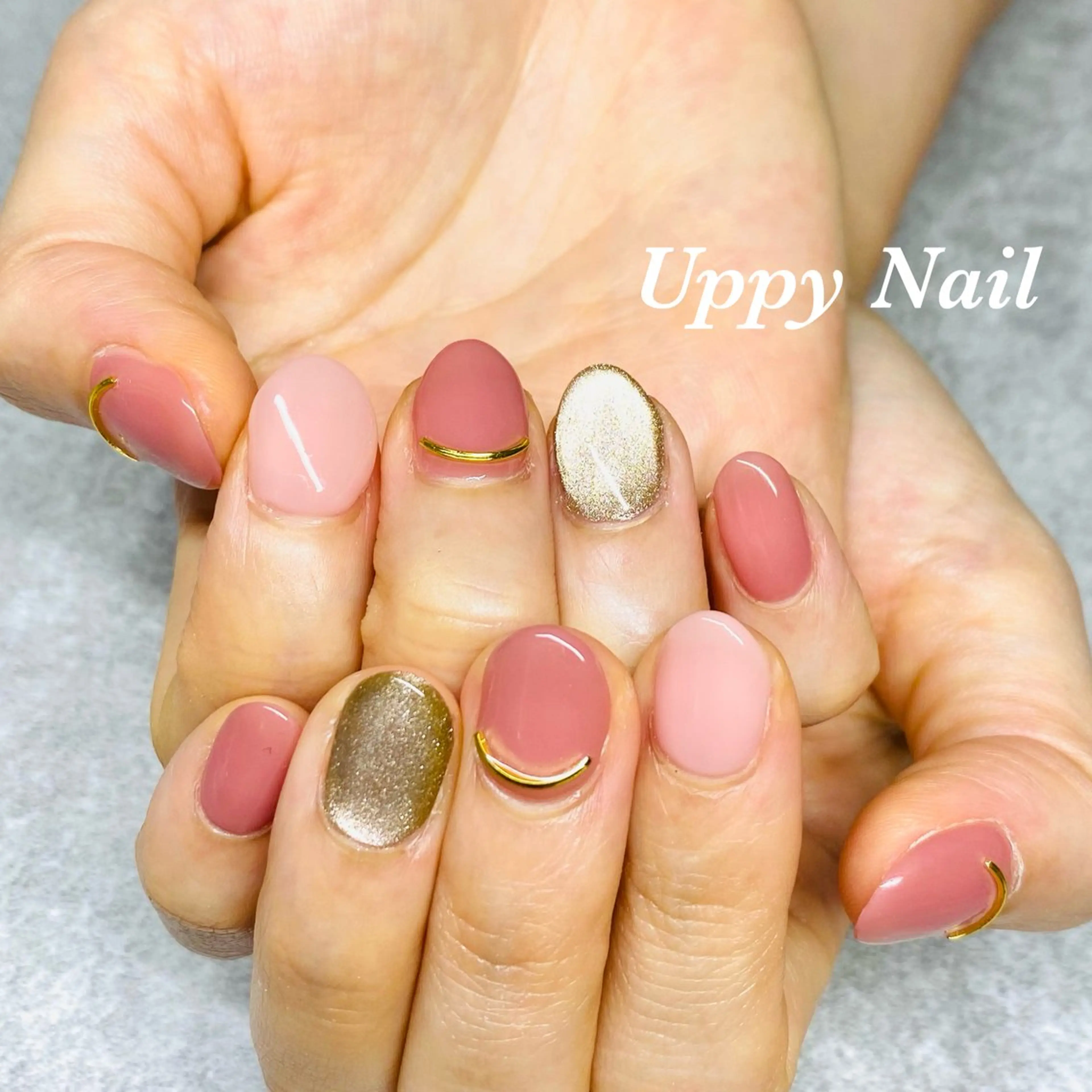 ネイル ゴールド ゴージャス マグネットネイル ピンク ハンドネイル Uppy Nail ukyoのネイルデザイン
