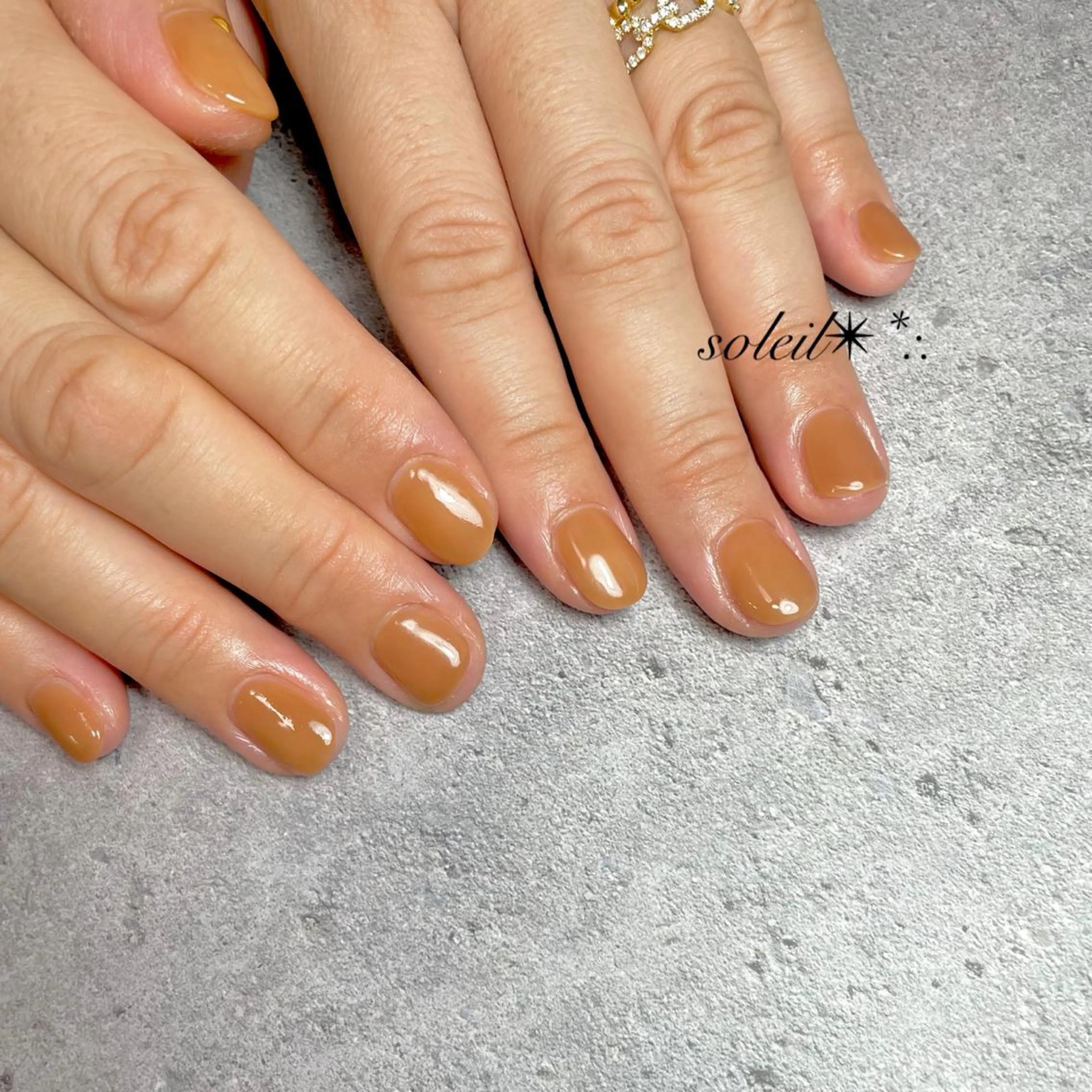 ネイル ブラウン ジェルネイル ラメ(グリッター) ミラーネイル ニュアンスネイル 粟津 美紀のネイルデザイン