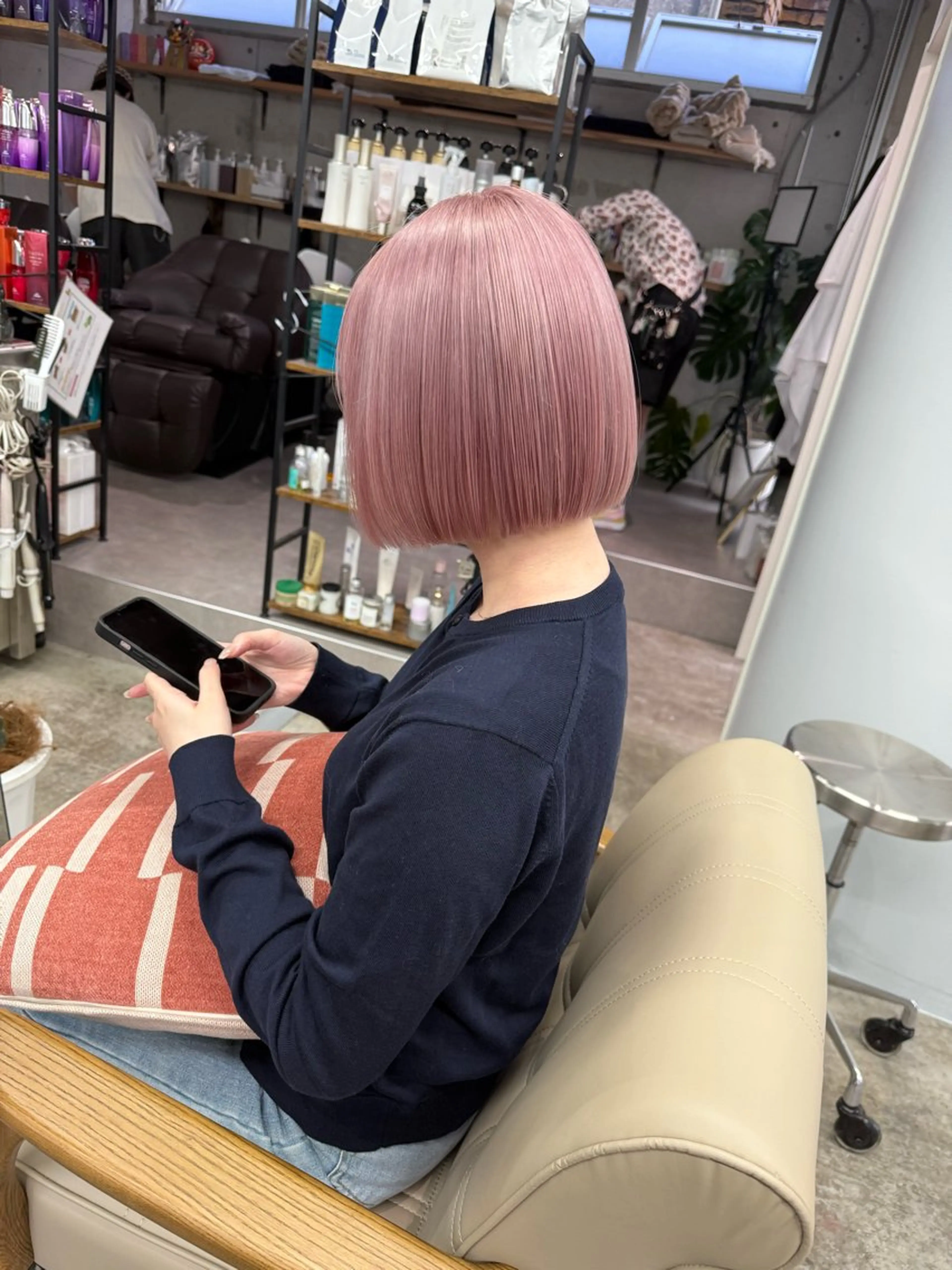 ミディアム カラー ピンクカラー ホワイトピンク U-fuショート 伊藤拓海のヘアスタイル