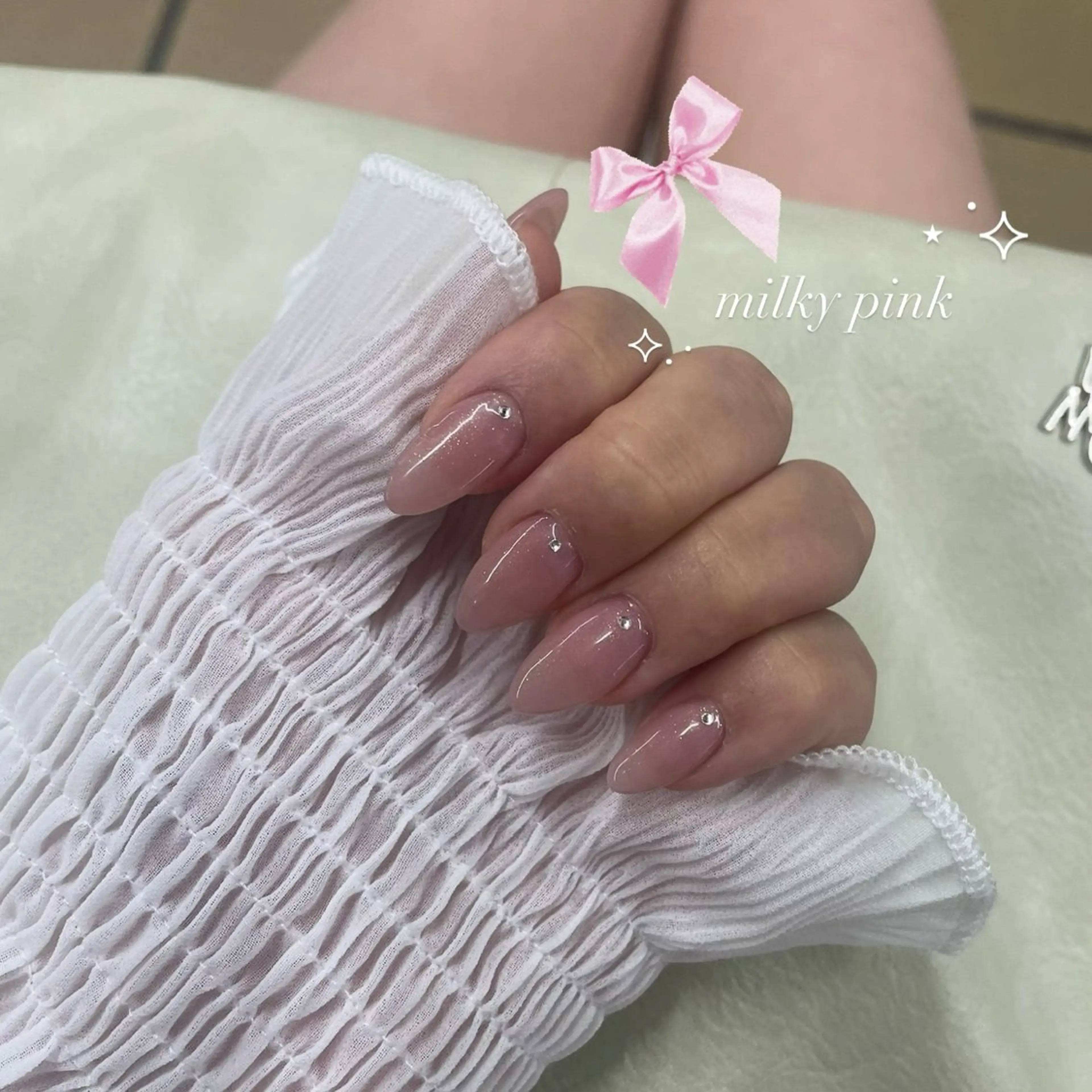 ネイル ハンドネイル 𝑟𝑖𝑠𝑎 🕯‎🤍のネイルデザイン