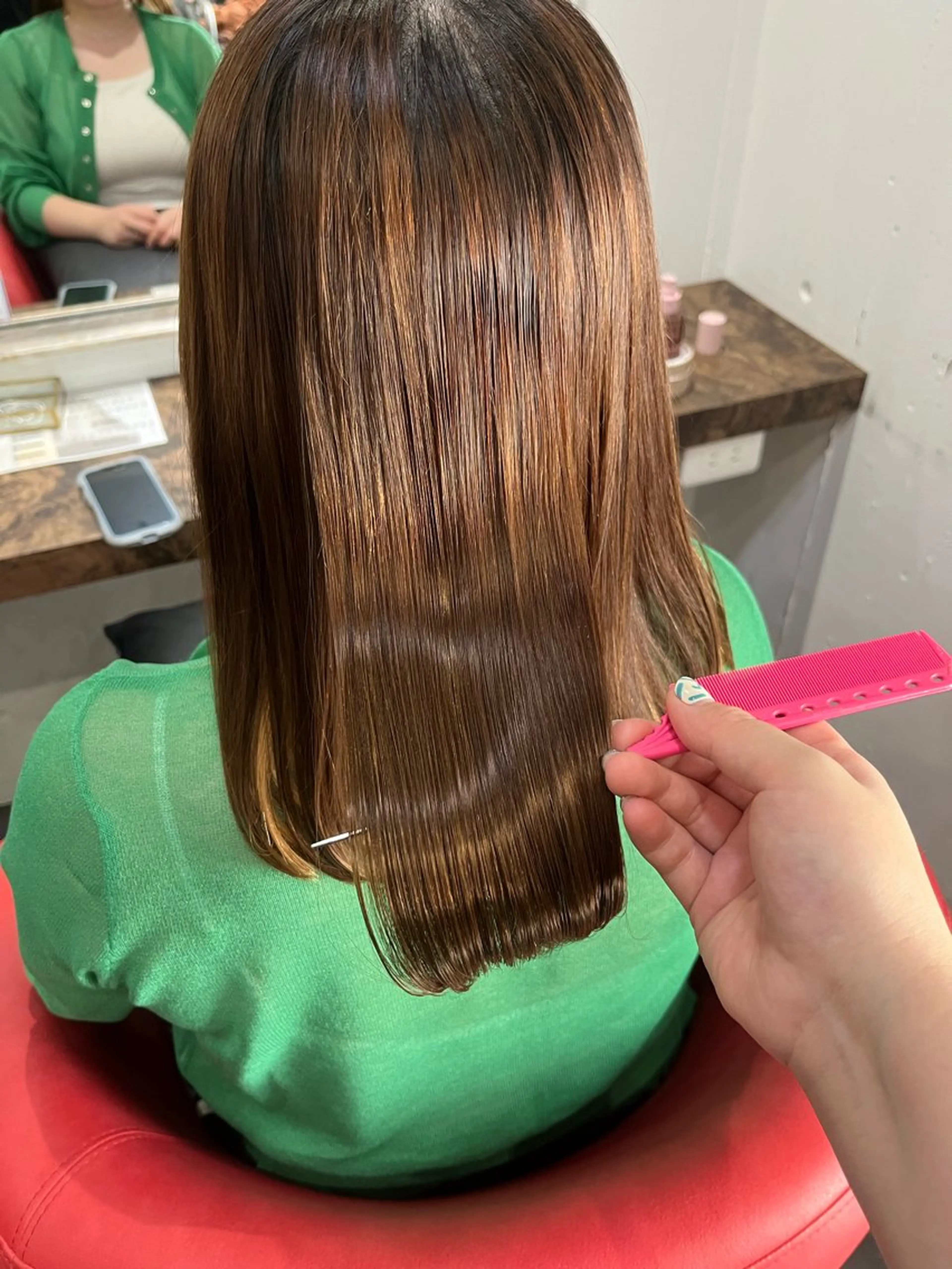 ミディアム カット 縮毛矯正 駅チカ【ali'i】 アリイ花崎友美☘のヘアスタイル