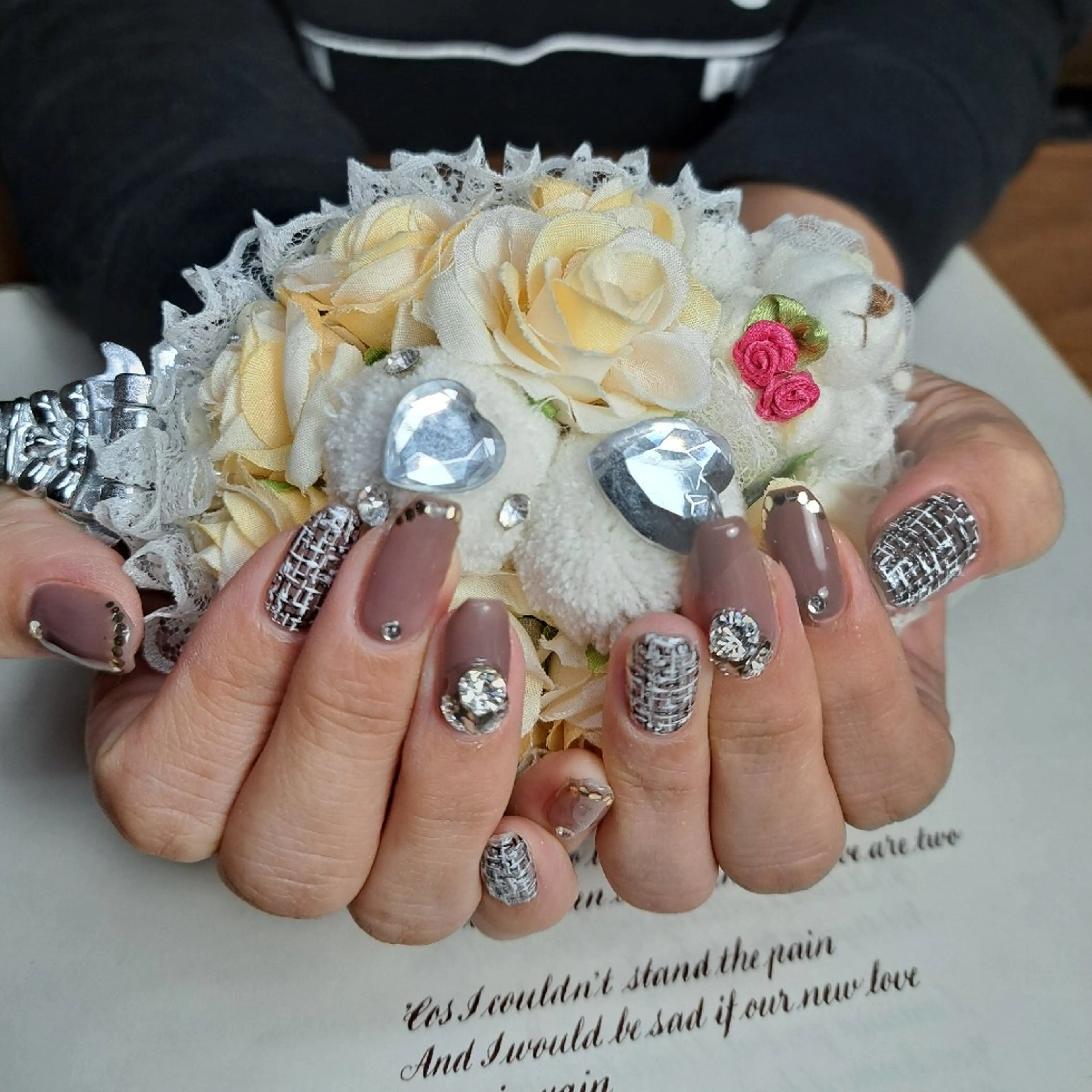 ネイル ツイードネイル HAYASHI  Nのネイルデザイン