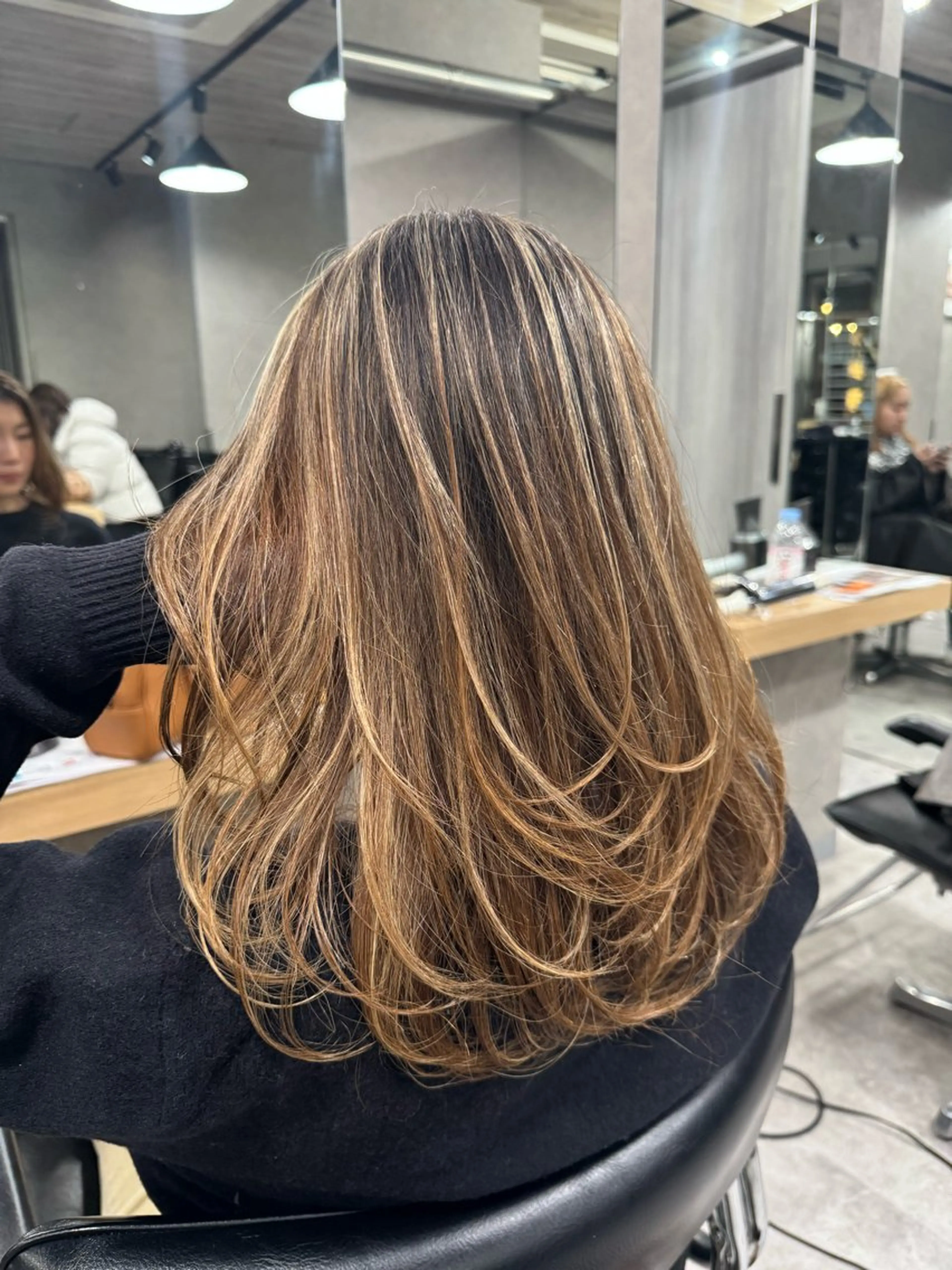 ロング ハッシュカット ハイレイヤー レイヤーカット Nao/ 大宮/外国人風カラーのヘアスタイル