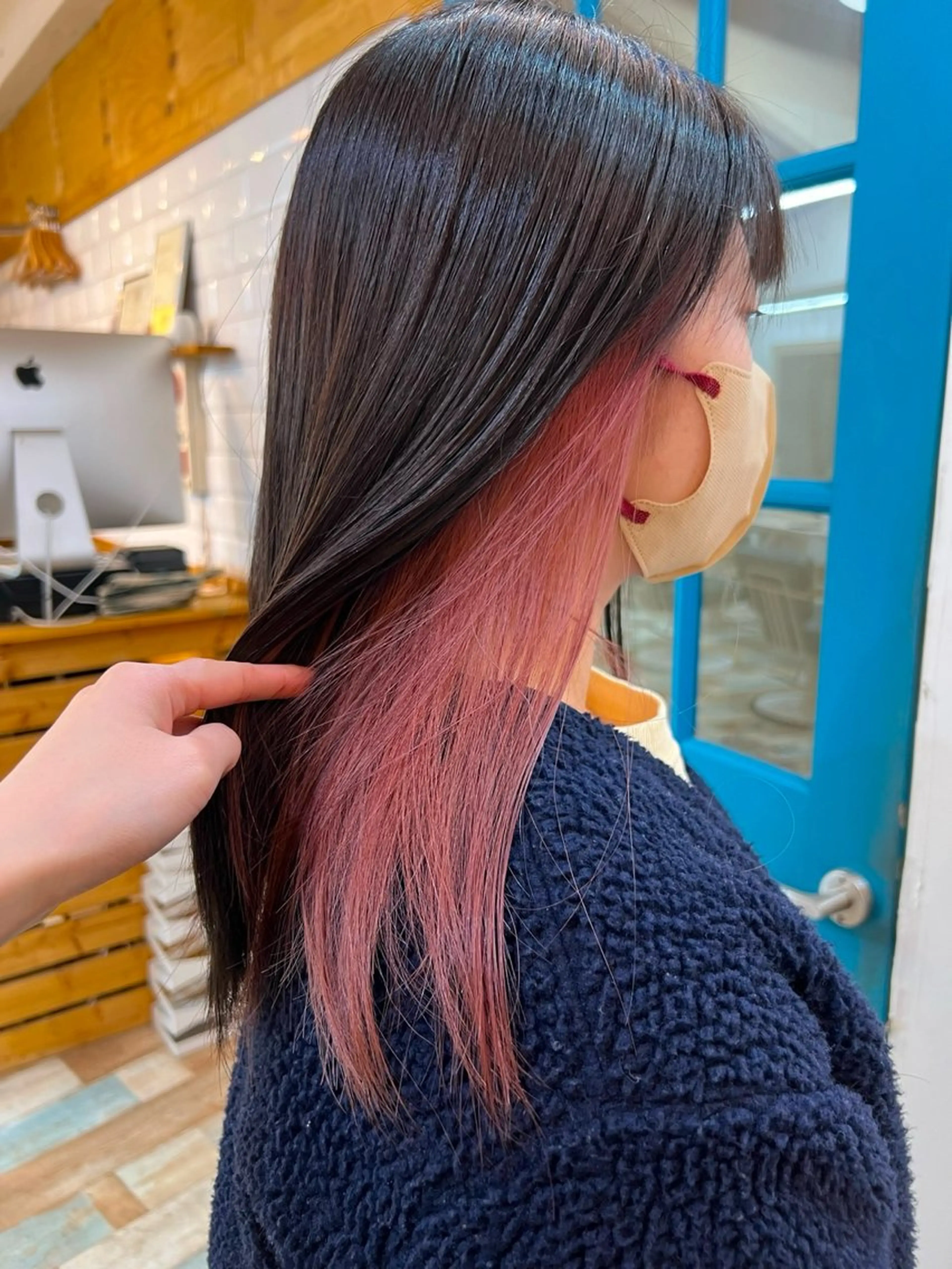 ロング カラー ベージュカラー デザインカラー イヤリングカラー ミルクティーベージュ ピンクカラー カット ヘアカラー トリートメント KANA/ボブ/ インナーカラー/艶髪のヘアスタイル