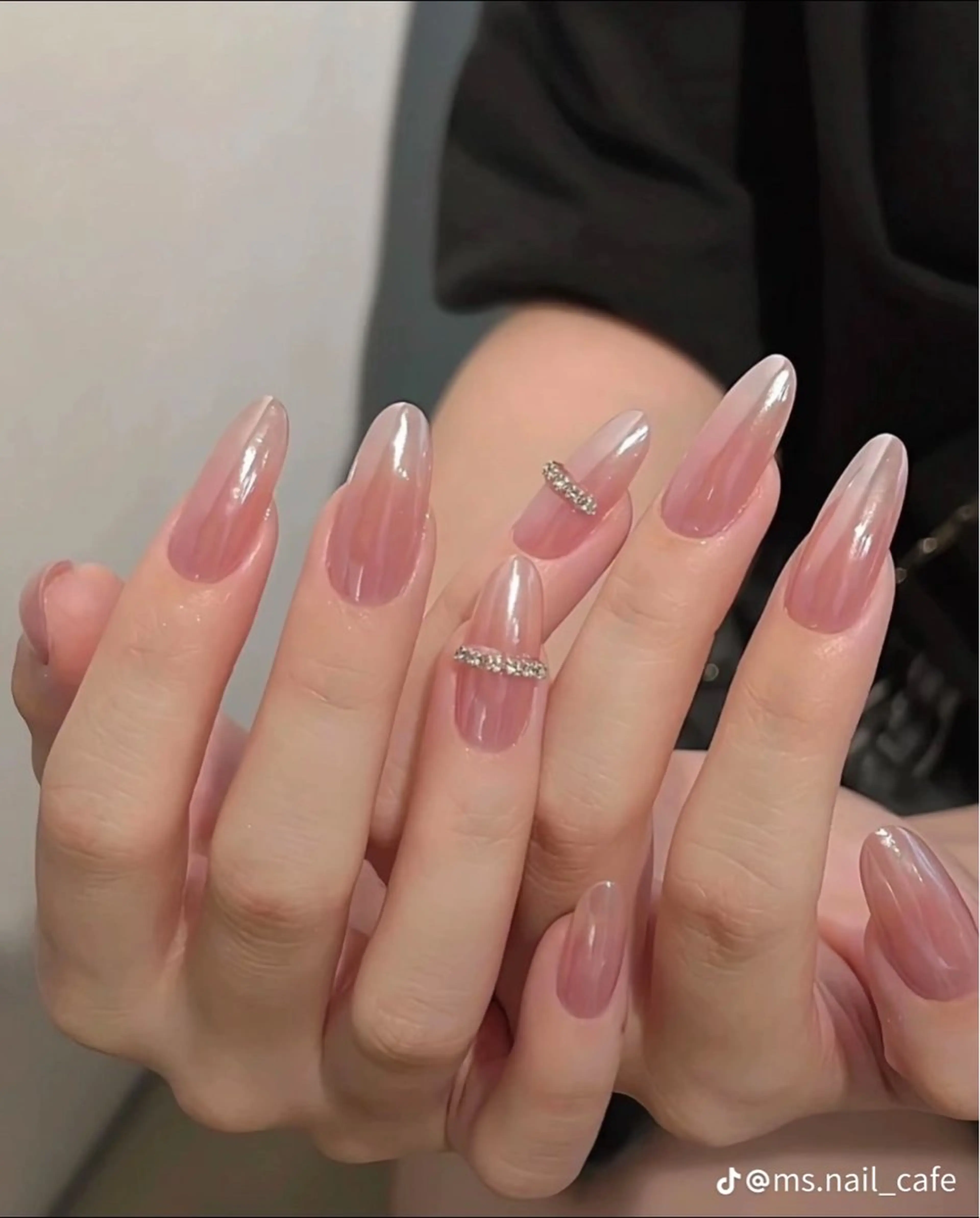 ネイル グラデーション キラキラネイル ワンカラーネイル 冬ネイル Jenn Nail Salonのネイルデザイン