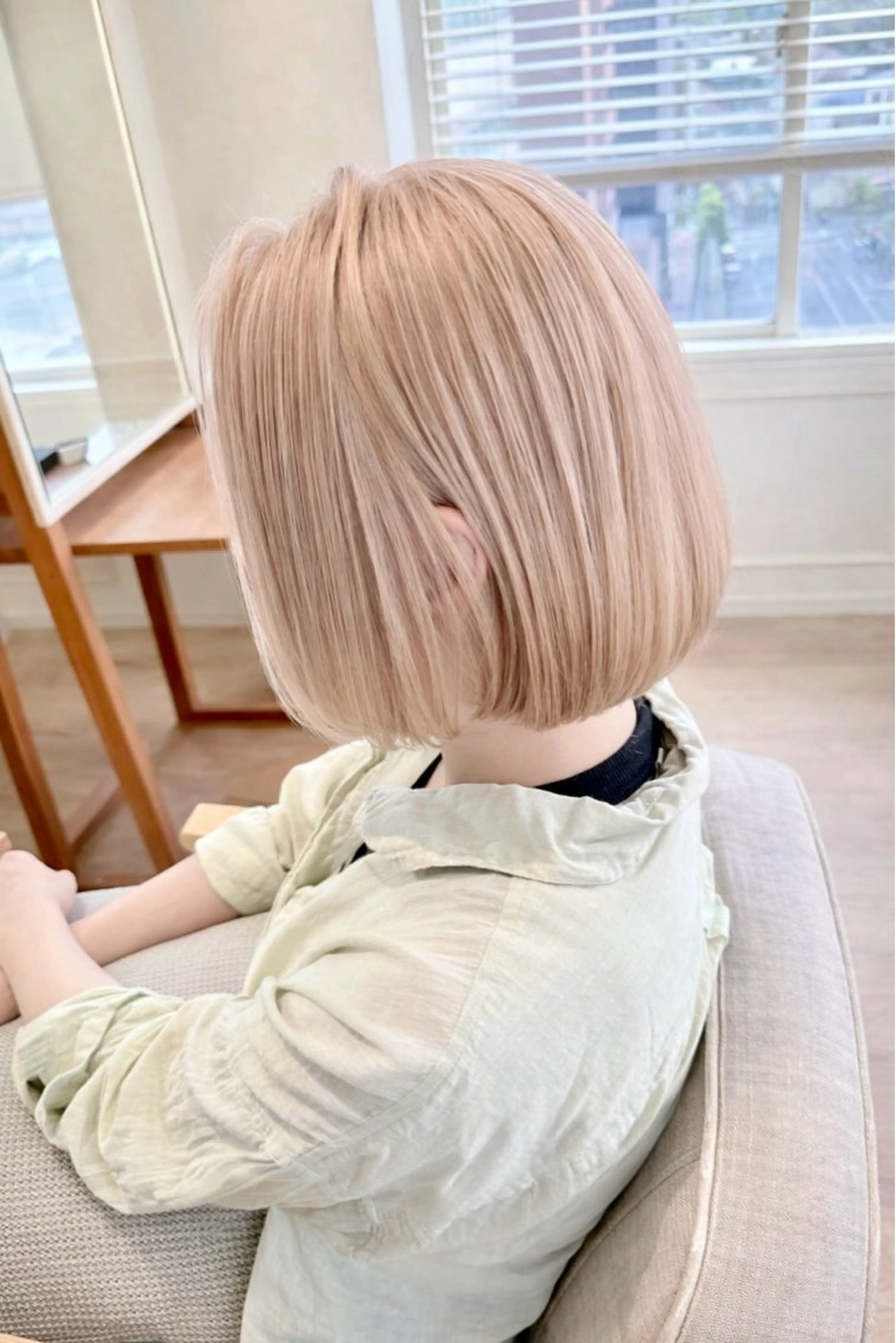 ショート カラー ベージュカラー ブリーチ ケアブリーチ 透明感カラー ハイトーンカラー ケアブリーチ 髪質改善/池袋のヘアスタイル