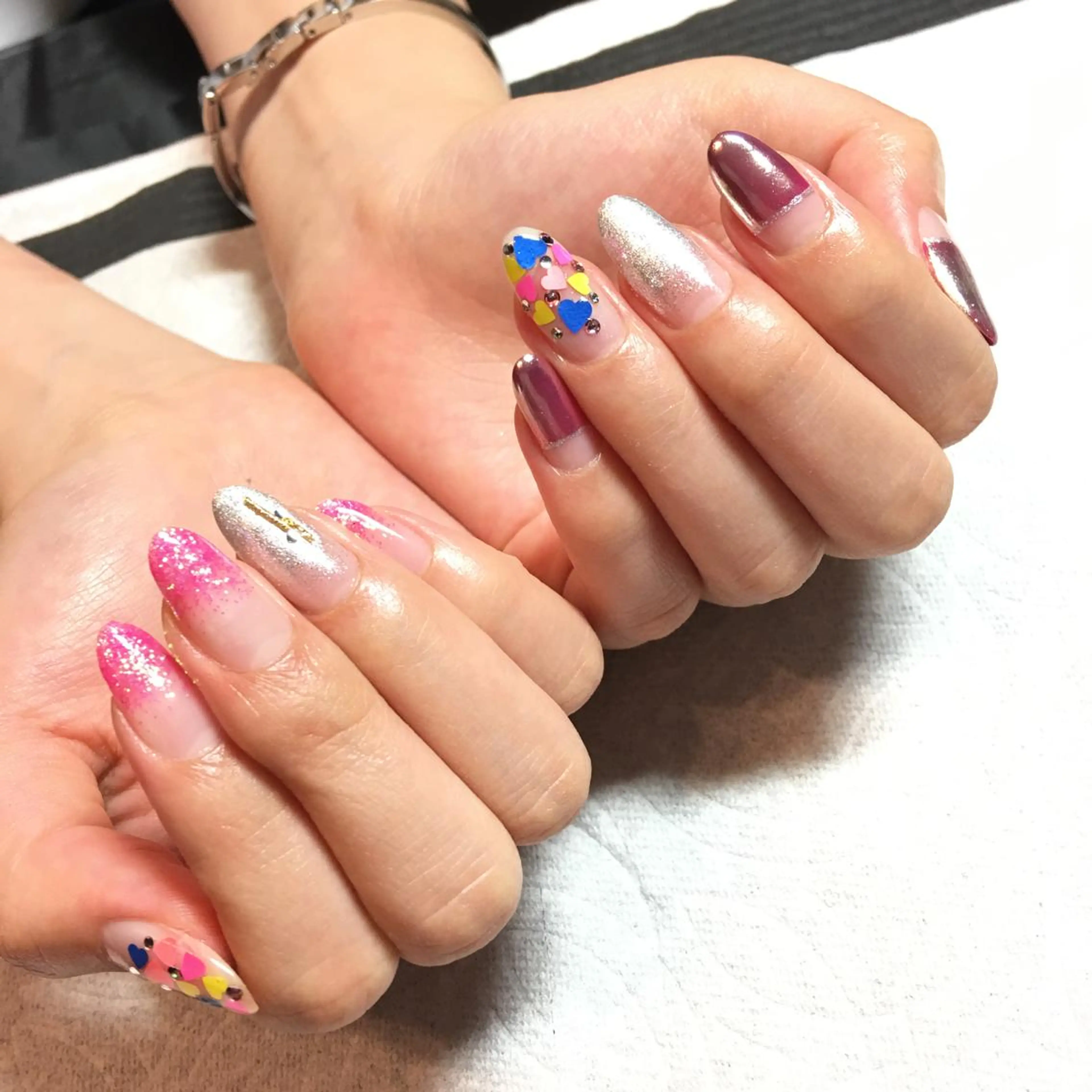 ネイル ハート ホログラムネイル ラメ(グリッター) ミラーネイル THECOLORS所属・近貞 莉奈のネイルデザイン