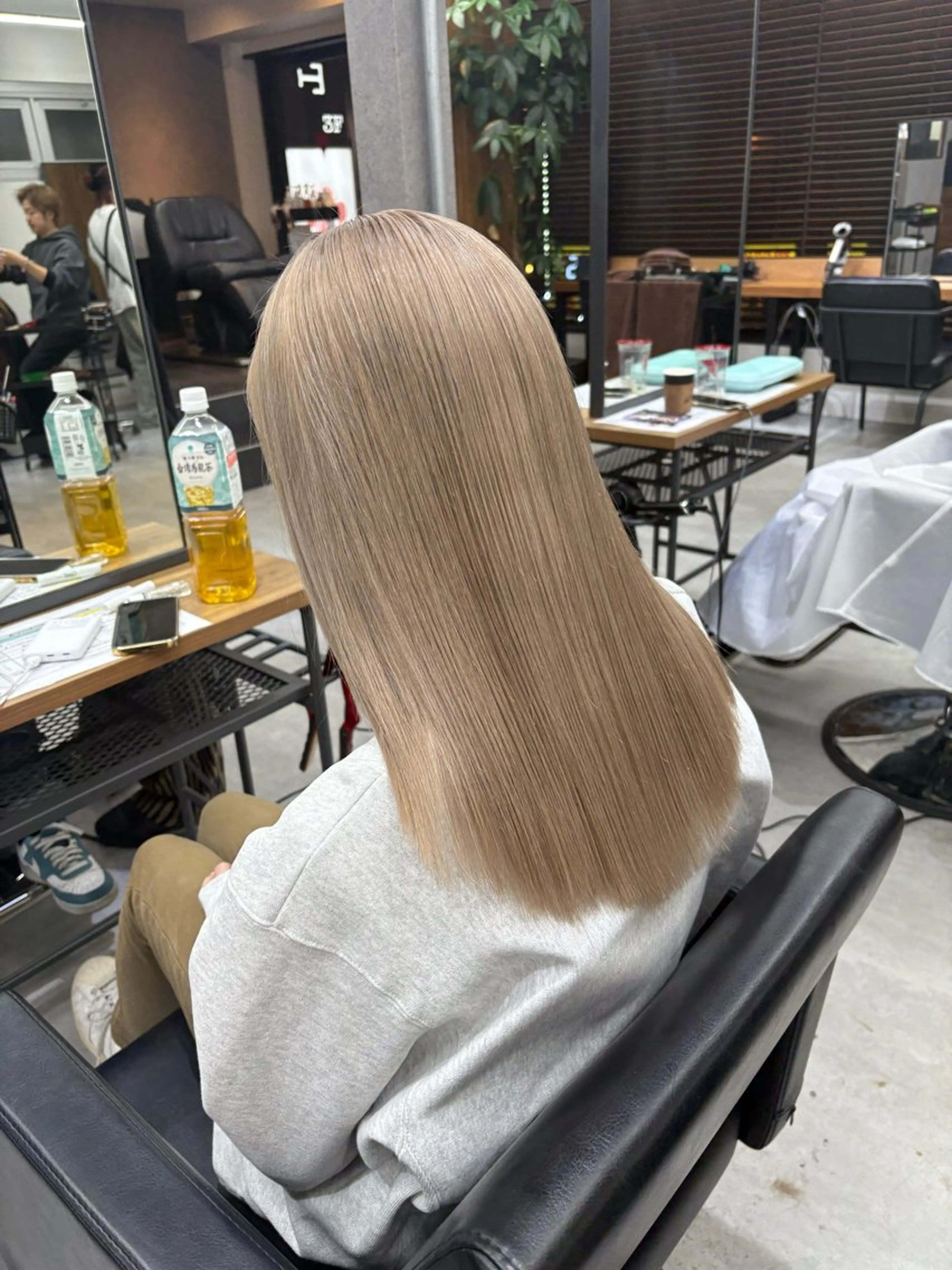 セミロング カラー ベージュカラー ホワイトベージュ カット ヘアカラー ENA💗NEXT /ハイトーンエクステのヘアスタイル