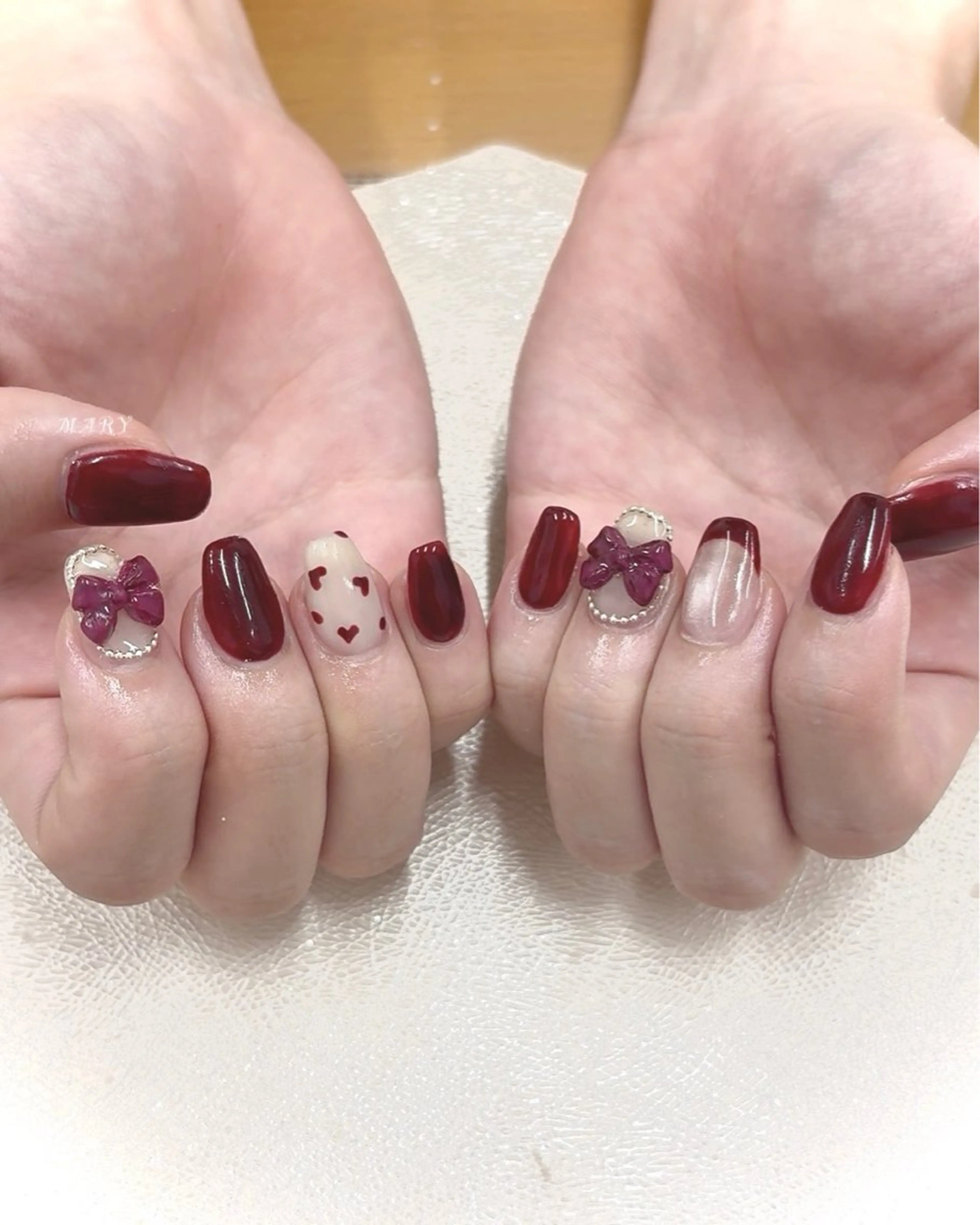 ネイル ボルドー ハート ニュアンスネイル リボン ハンドネイル Mary nail所属・Mary nail .narumiのネイルデザイン