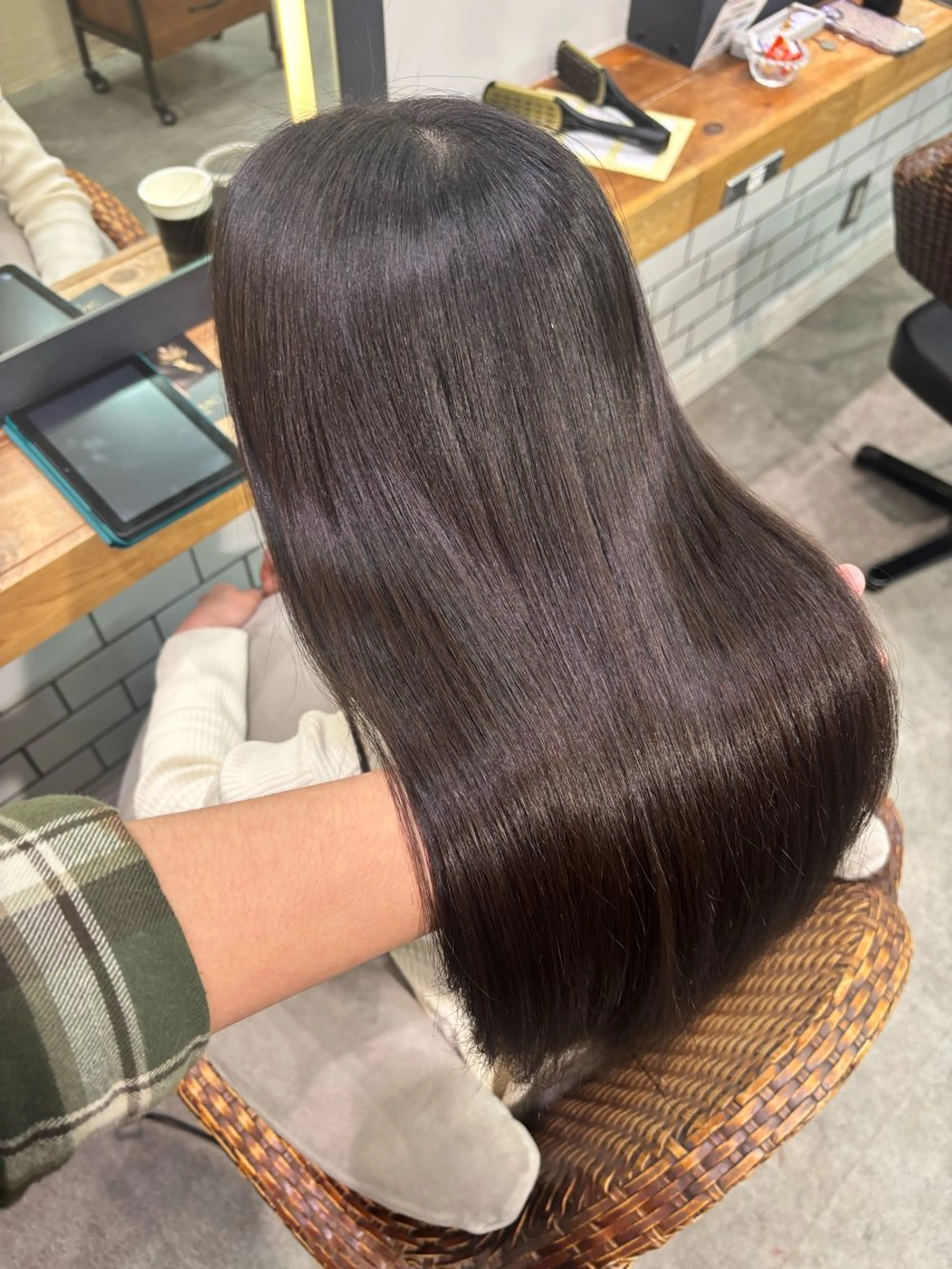 ロング 縮毛矯正 似合う赤み消しカラー ＊こうき［恵比寿］のヘアスタイル