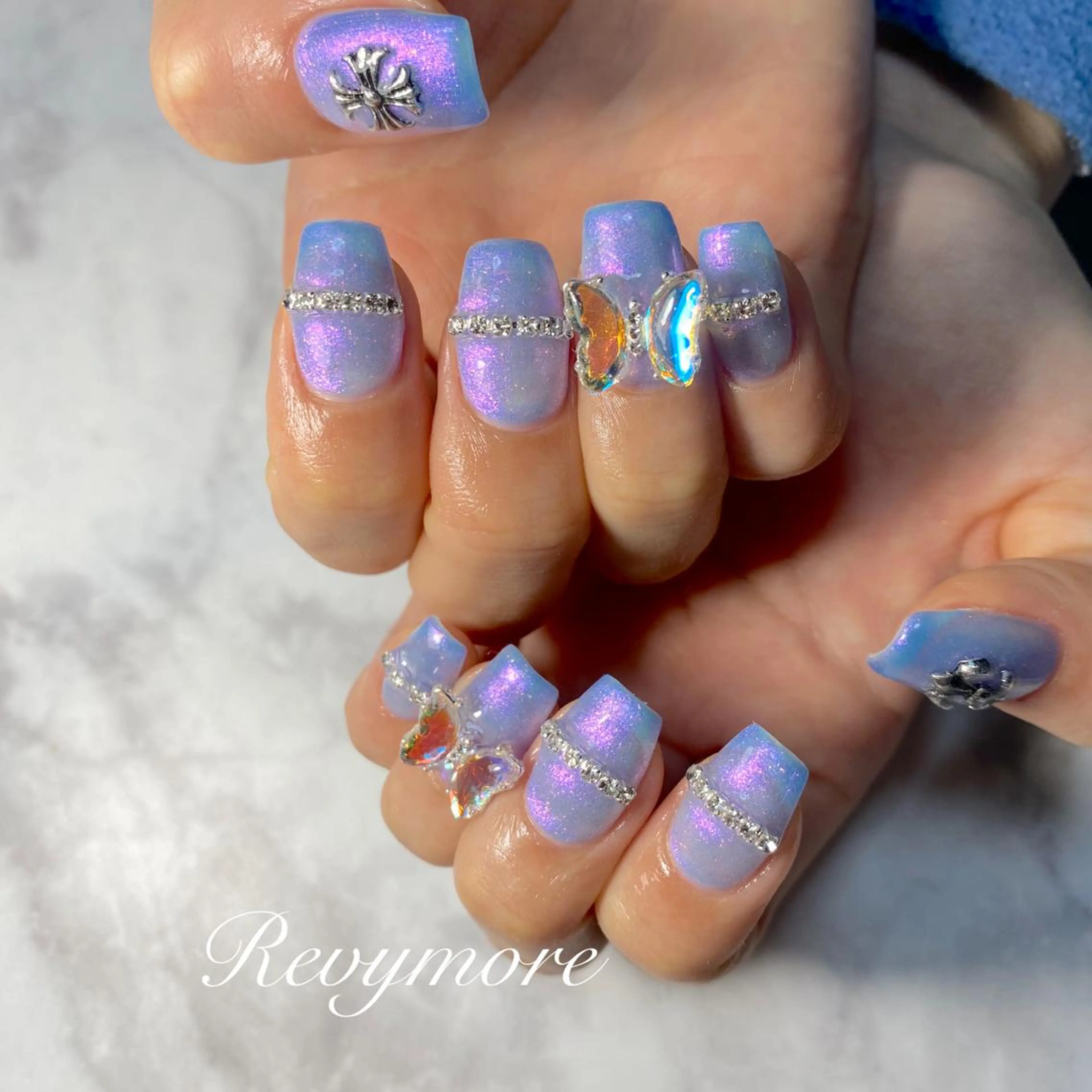 ミディアム ネイル パープルカラー 韓国風ヘア ジェルネイル キラキラネイル 韓国ネイル nail salon Revymore所属・nail salon Revymoreのネイルデザイン