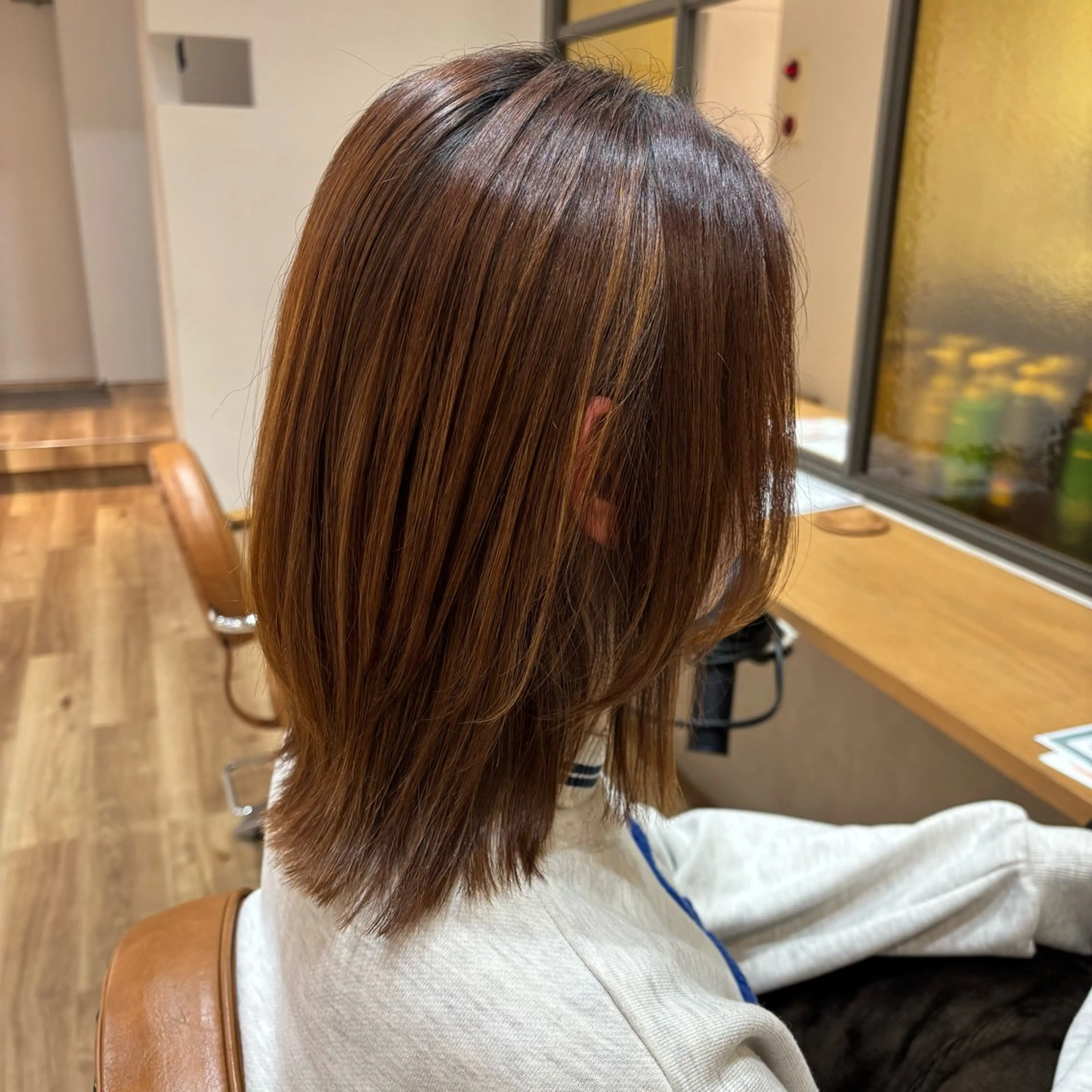 ミディアム ミディアムレイヤー レイヤーカット 小西 七菜子のヘアスタイル