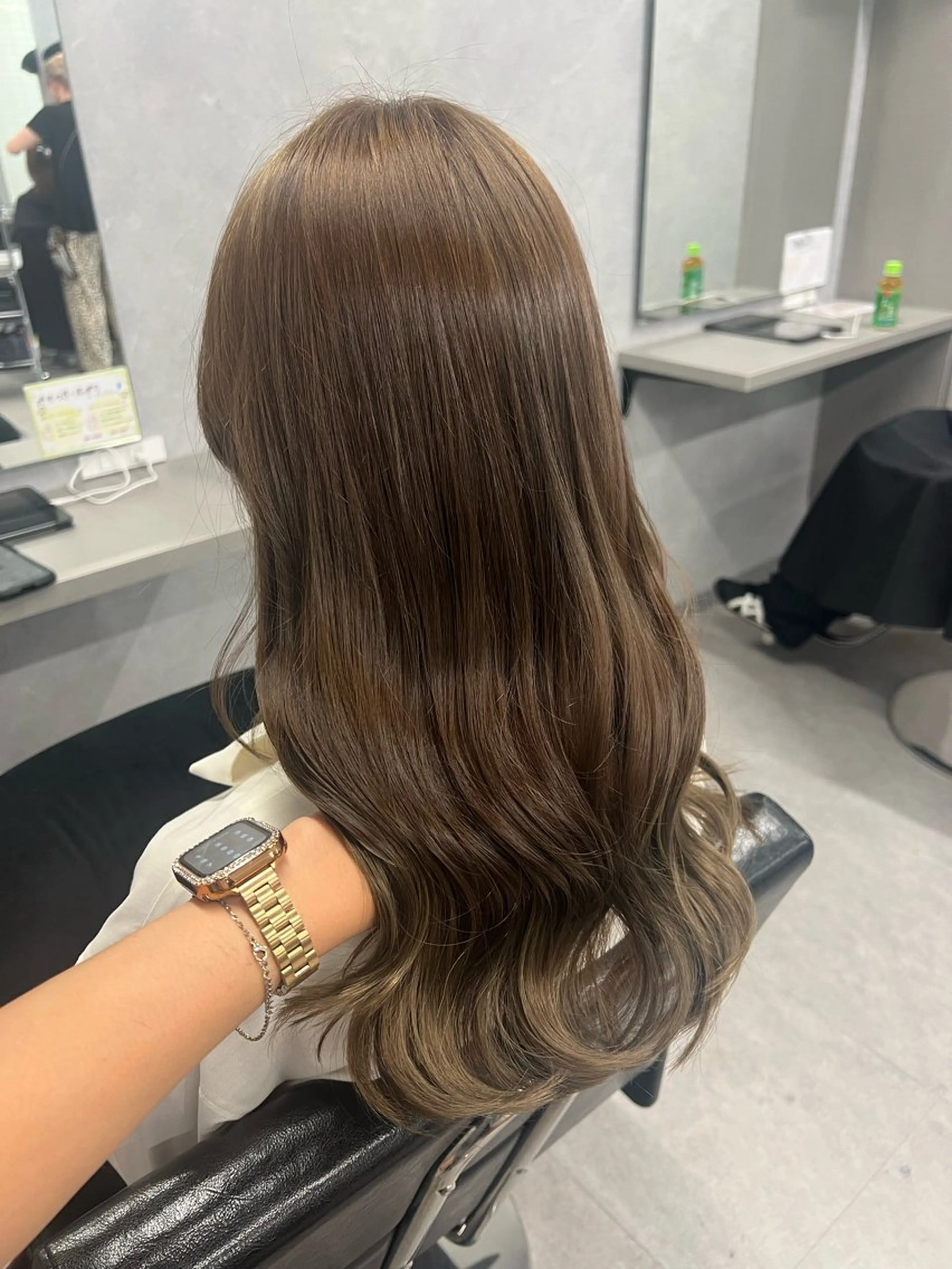 ロング カット ヘアカラー 石津 優菜のヘアスタイル