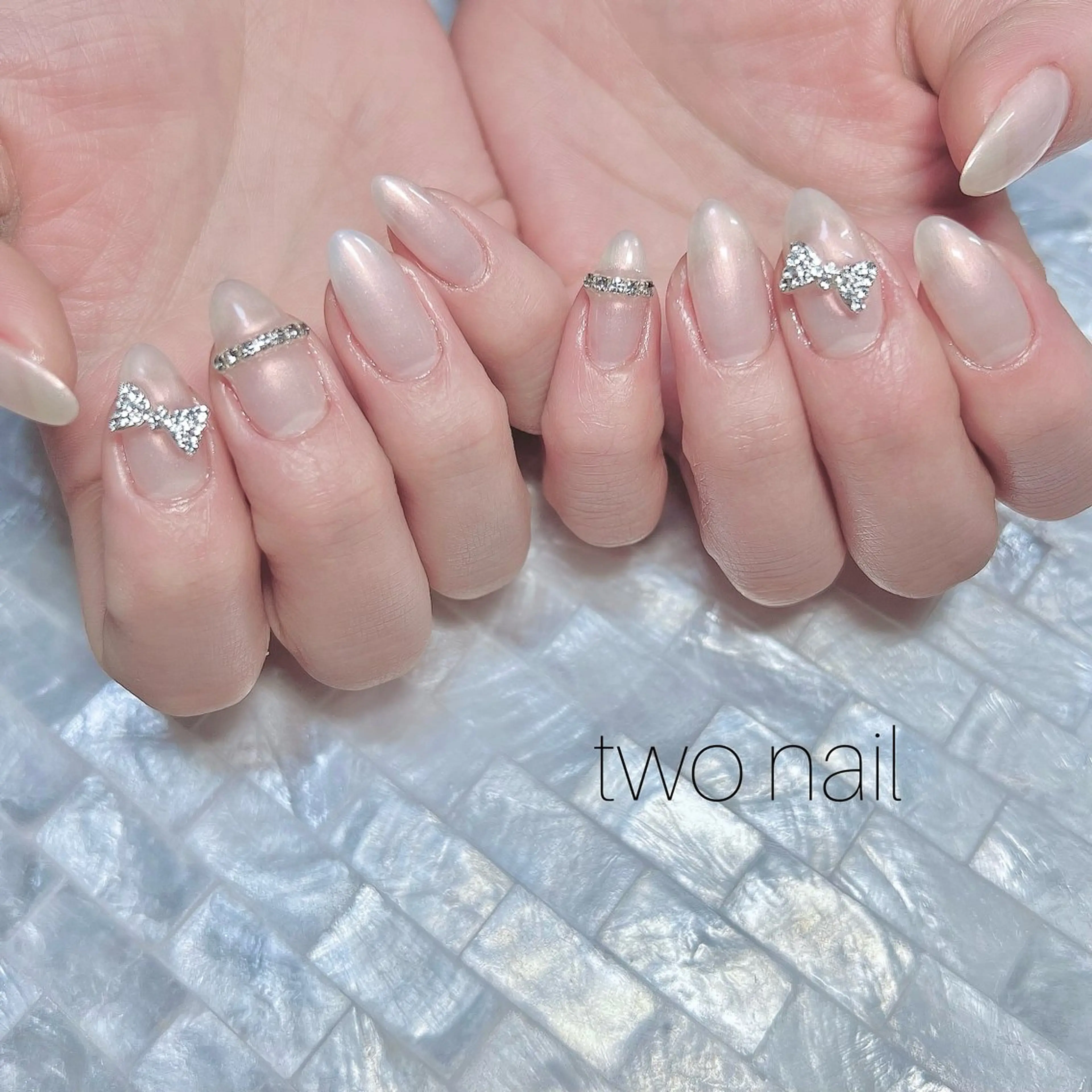 ネイル オーロラネイル ネイルチップ ホワイト ハンドネイル two nailのネイルデザイン