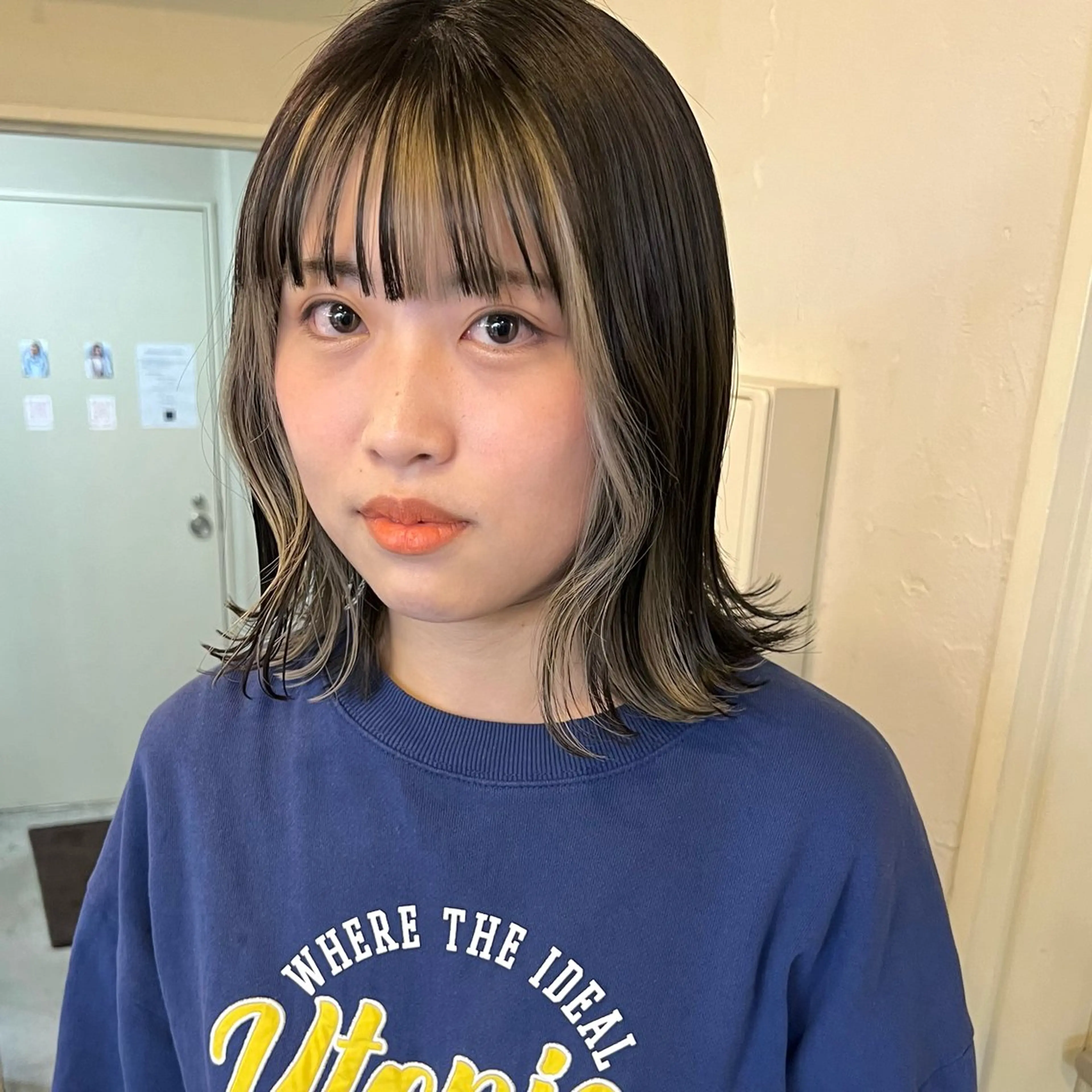 ミディアム カラー 切りっぱなしボブ ミストバング ベージュカラー イヤリングカラー  フェイスフレーミング 大久保 佳那のヘアスタイル