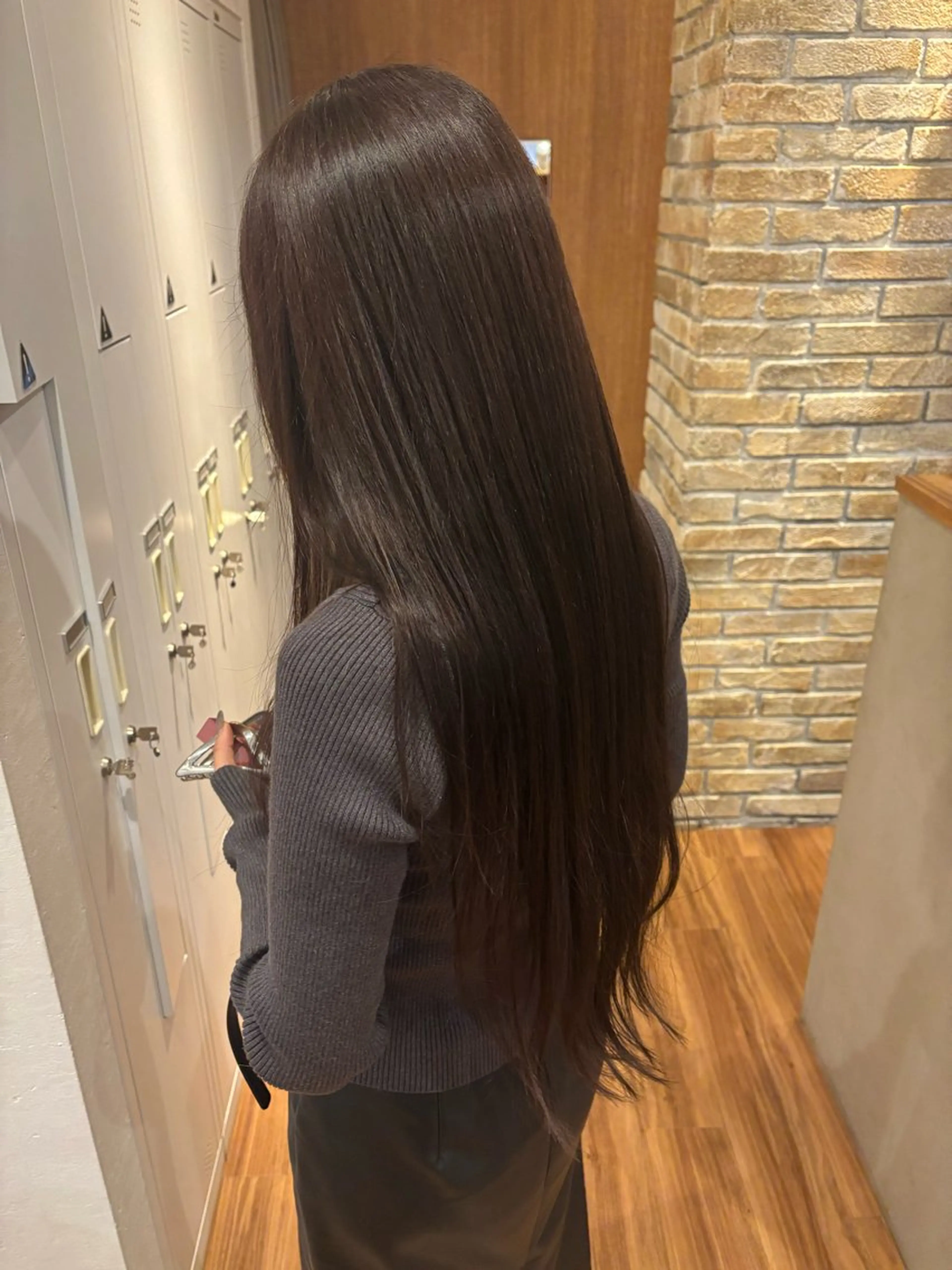 ロング カラー アッシュ ヘアカラー 永山 日菜のヘアスタイル