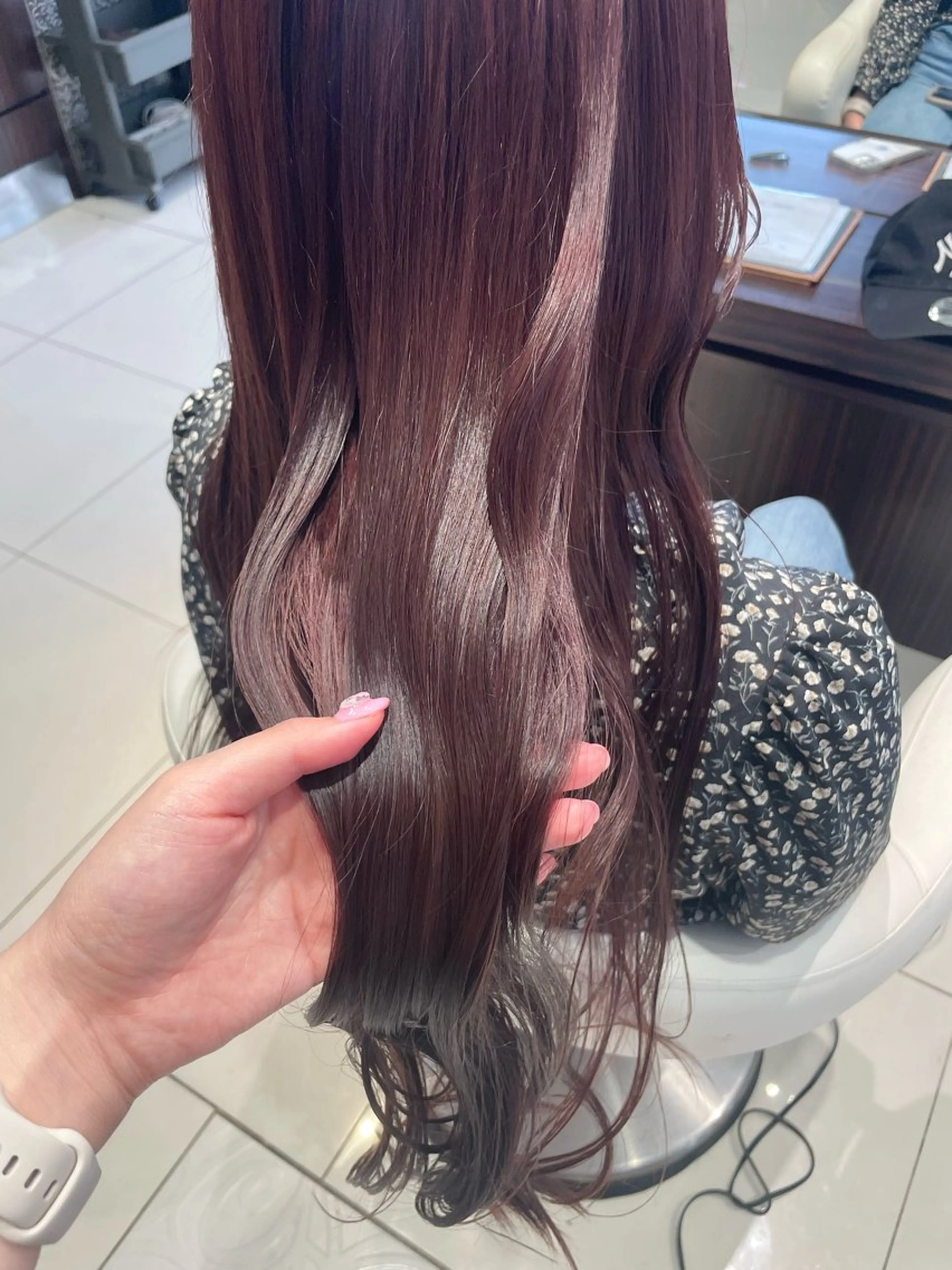 ロング EARTH所属・NATSUMI 透明感カラーのヘアスタイル