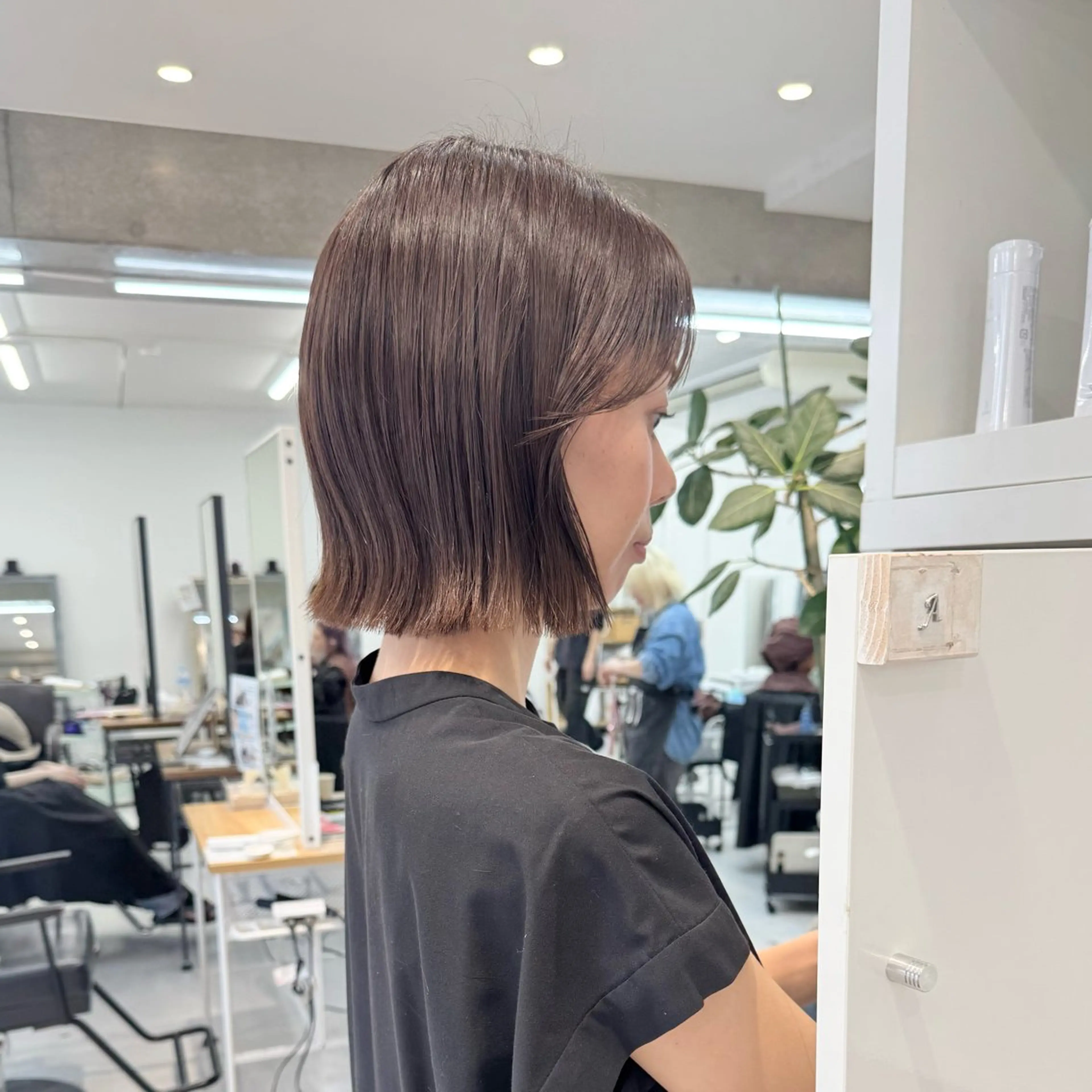 ミディアム 切りっぱなしボブ ボブ カット ヘアカラー トリートメント 会田有紀 /切りっぱなしボブのヘアスタイル